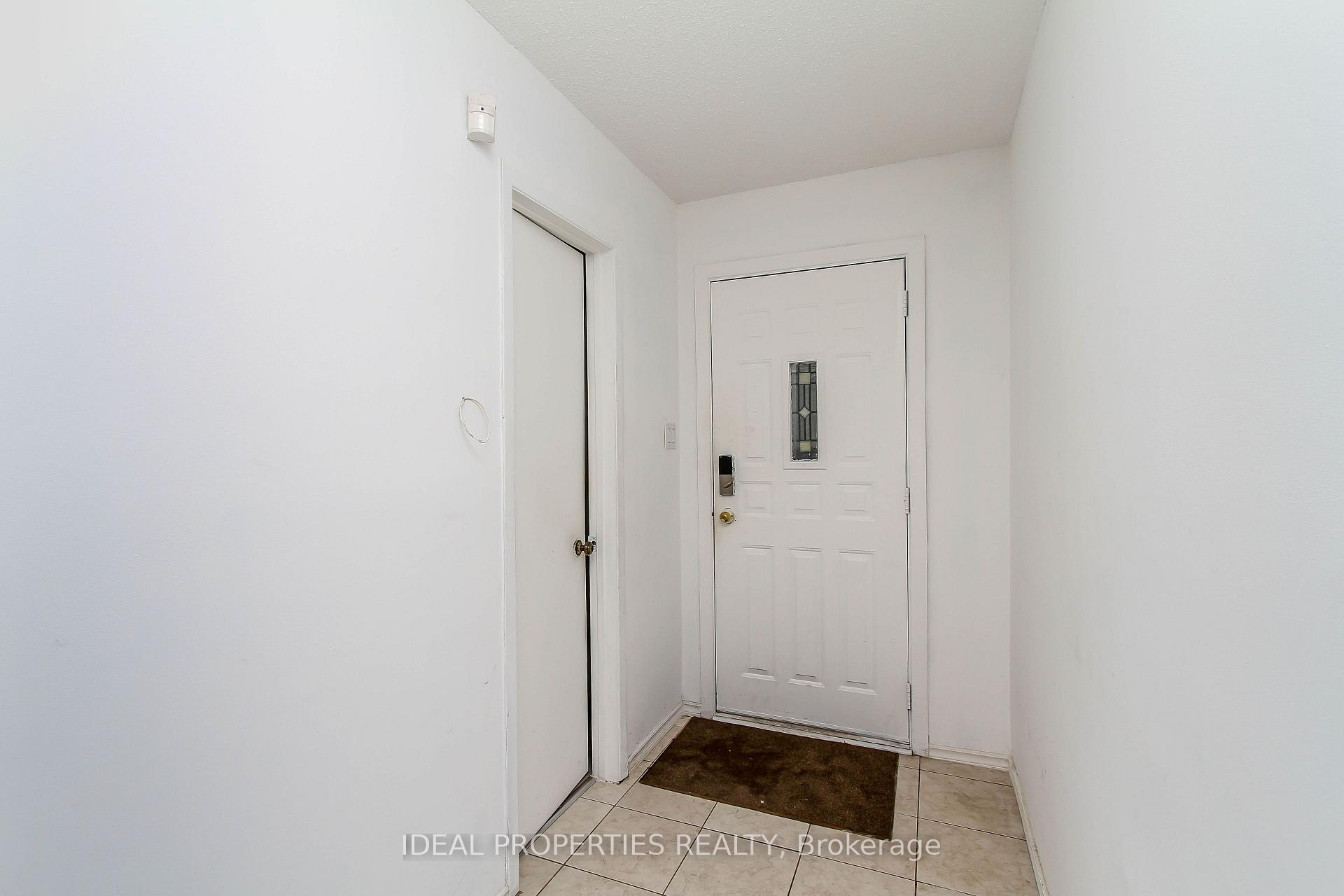 Photo 3 of Unit 26, 2415 Southvale Crescent, Ottawa, Sheffield Glen/Industrial Park — HOMEH