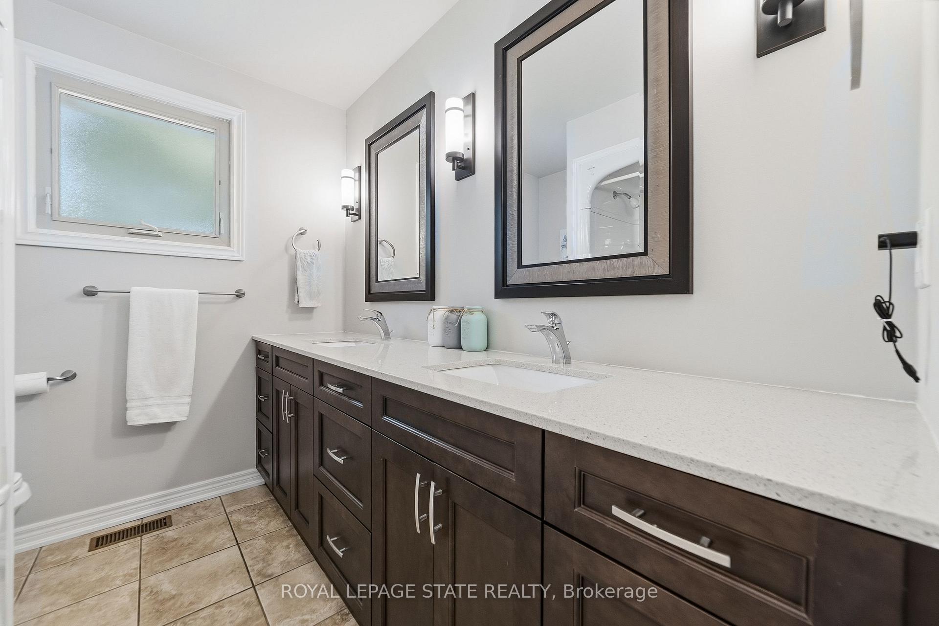Photo 18 of 1 Banburry Crescent, Grimsby, Grimsby Beach — HOMEH