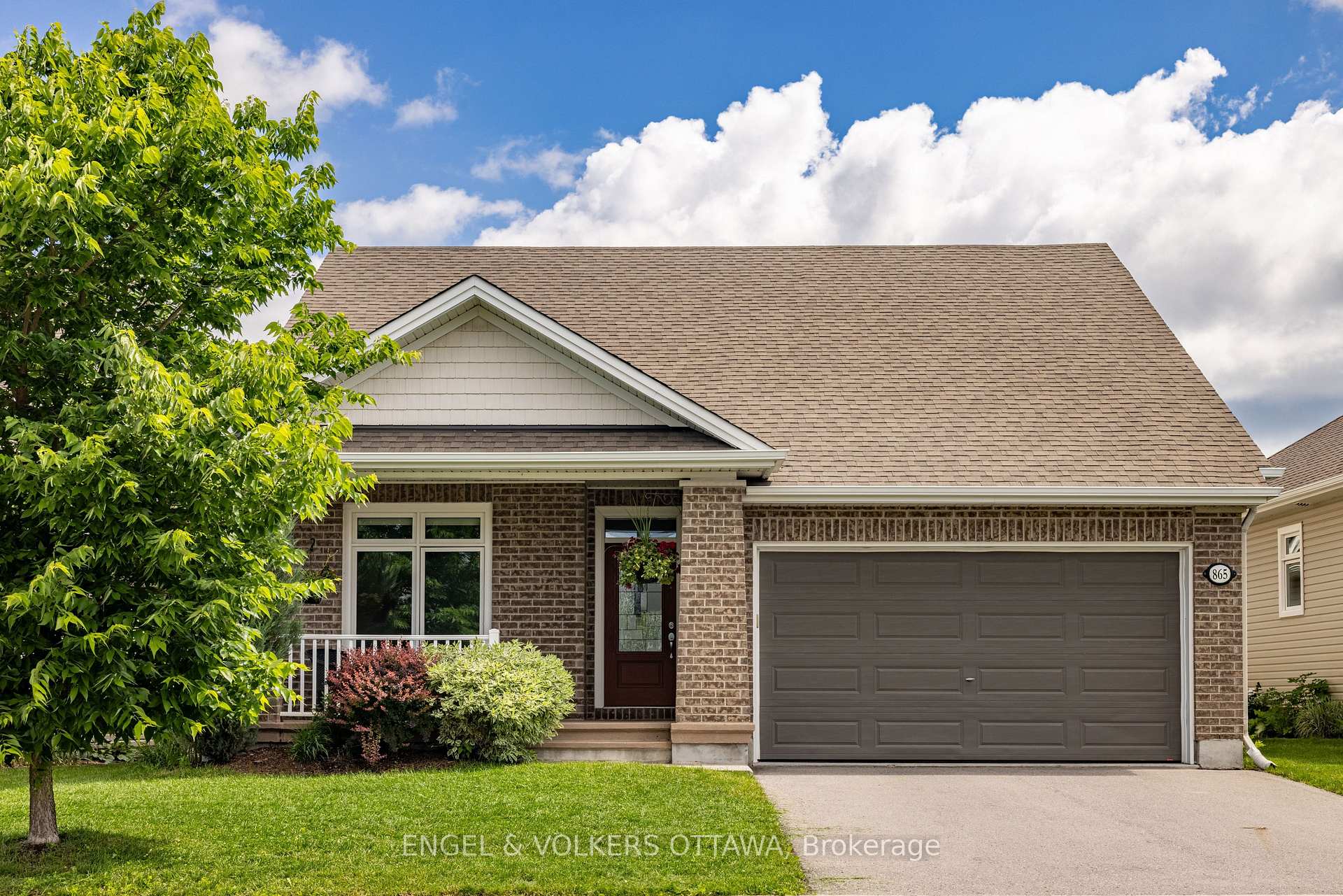 Front of 865 Tewin Circle