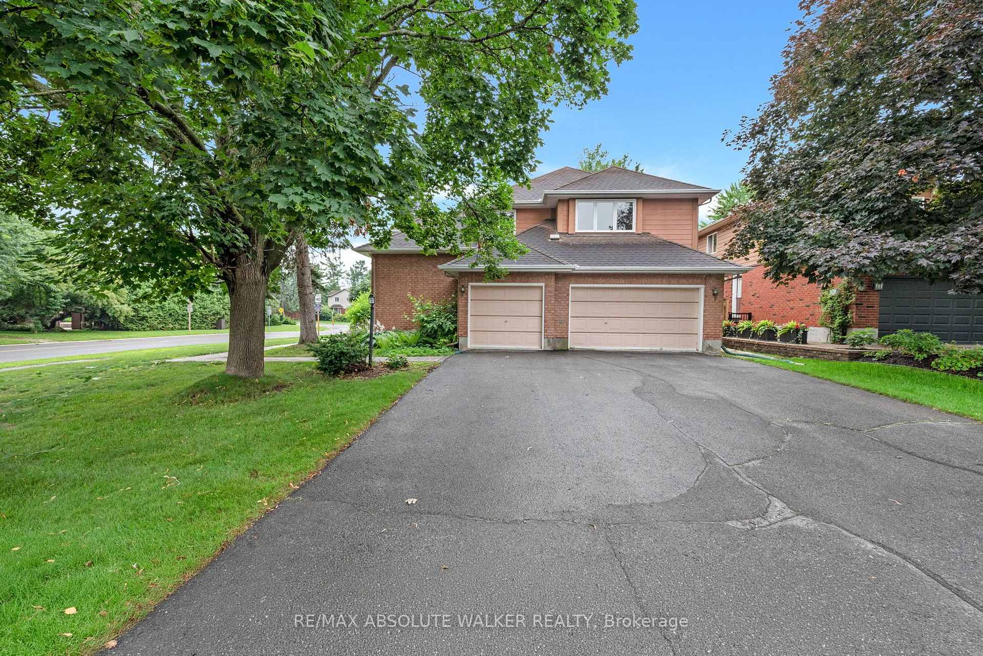Photo 3 of 268 Pine Hill Drive, Ottawa, Kanata - Bridlewood — HOMEH