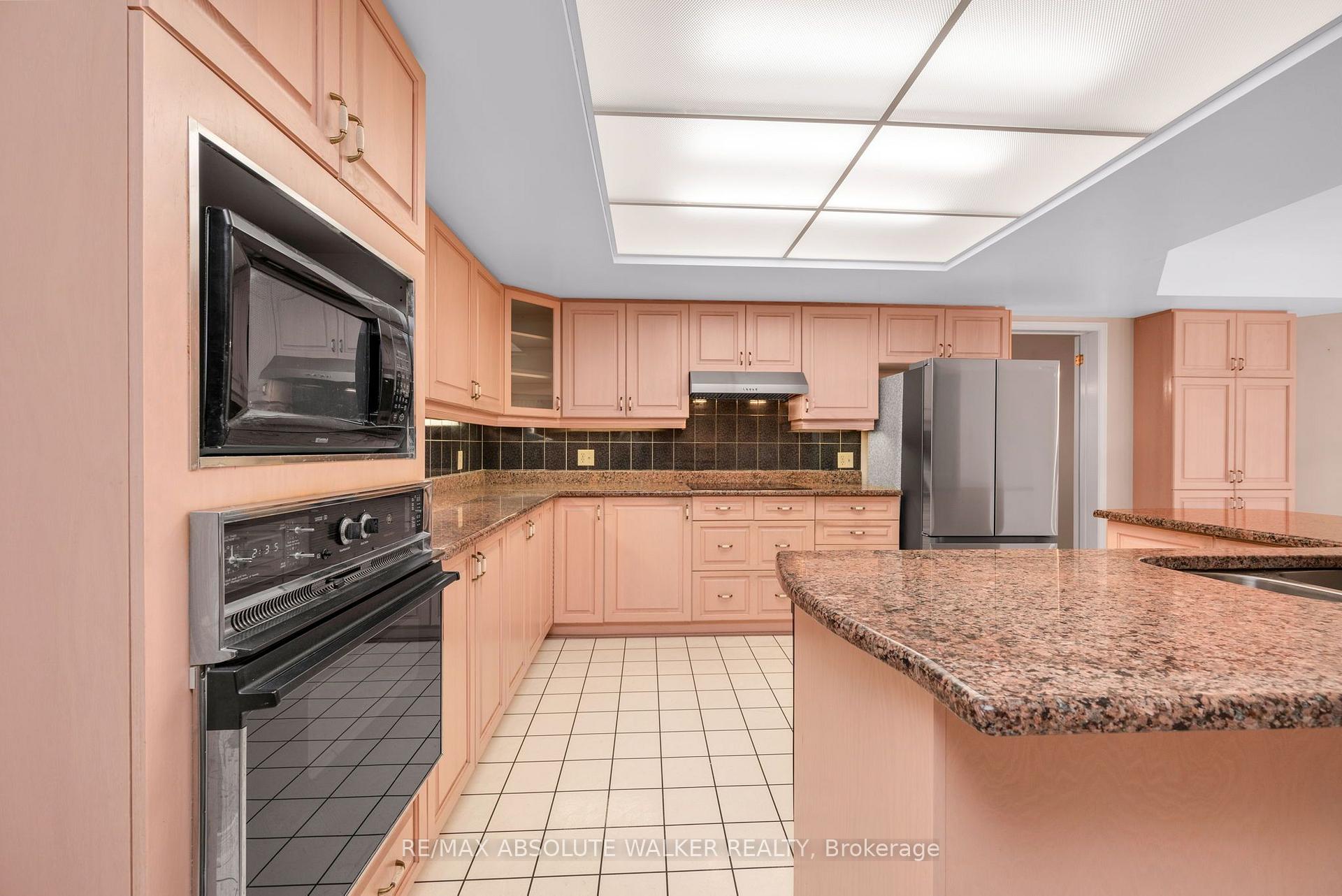 Photo 13 of 268 Pine Hill Drive, Ottawa, Kanata - Bridlewood — HOMEH