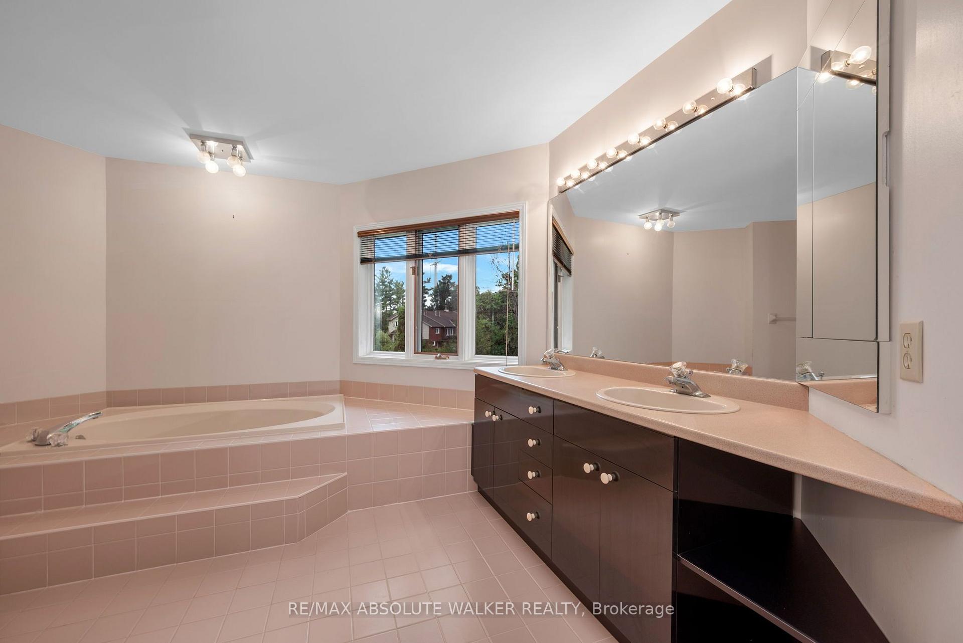 Photo 22 of 268 Pine Hill Drive, Ottawa, Kanata - Bridlewood — HOMEH