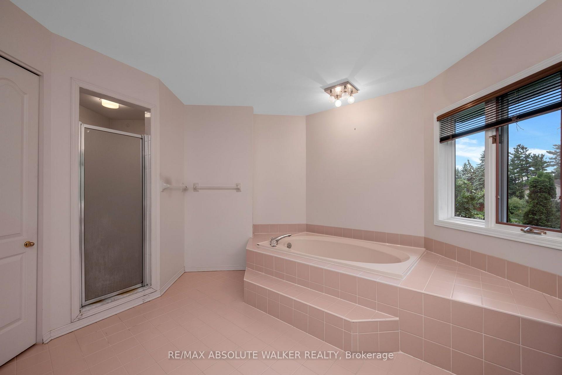 Photo 23 of 268 Pine Hill Drive, Ottawa, Kanata - Bridlewood — HOMEH