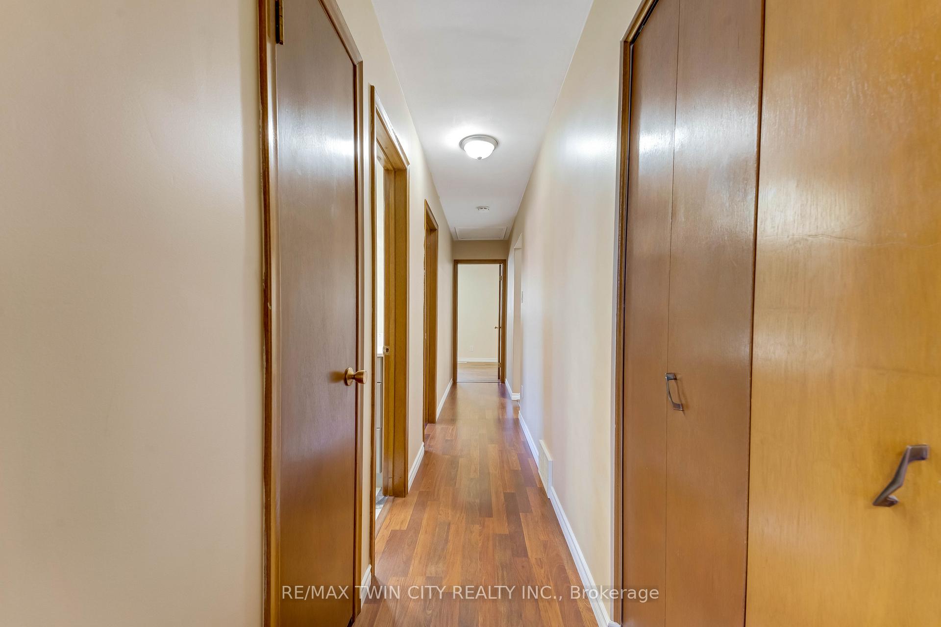 Photo 20 of 402 Lakeview Drive, Waterloo, Lakeshore Village — HOMEH