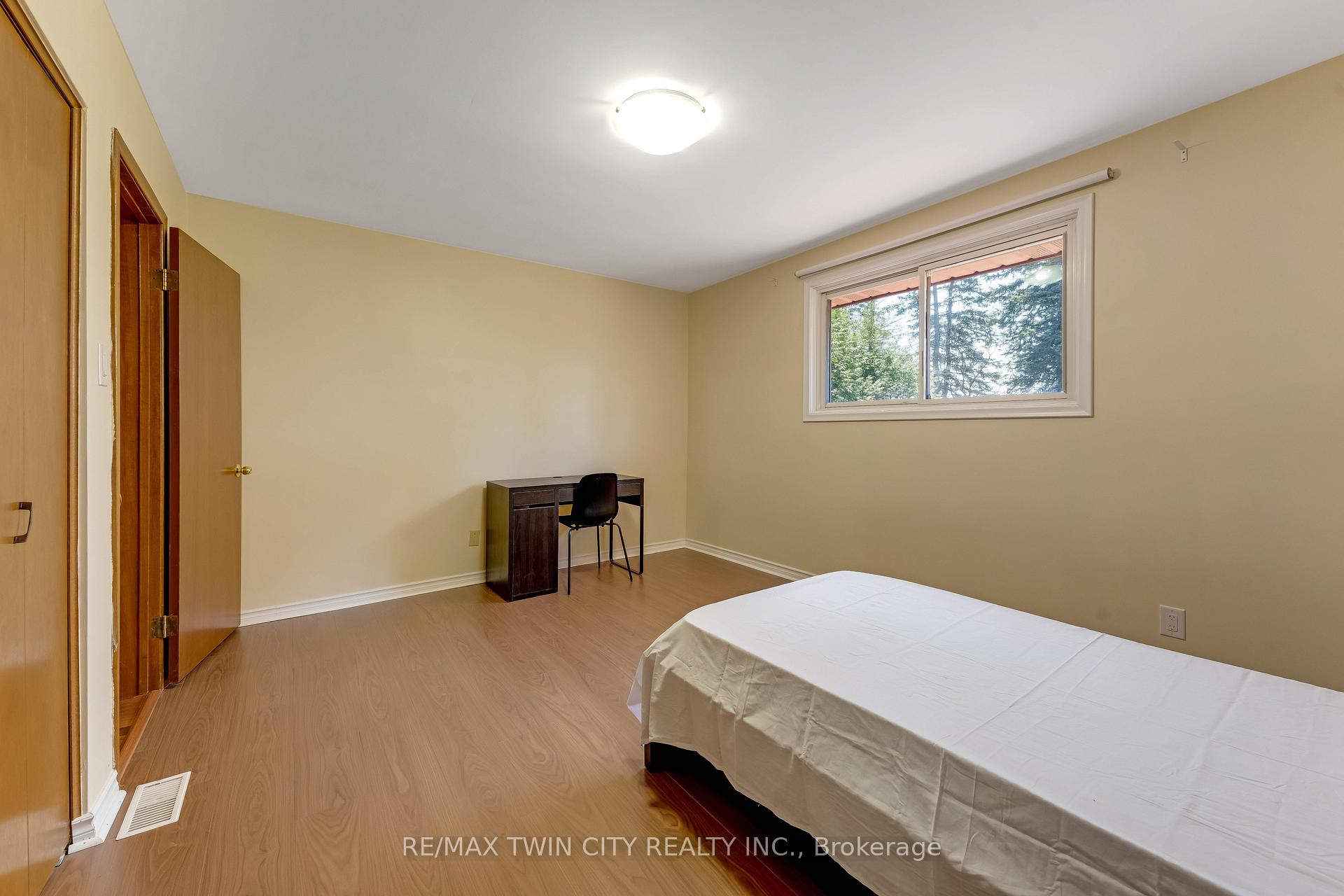 Photo 22 of 402 Lakeview Drive, Waterloo, Lakeshore Village — HOMEH
