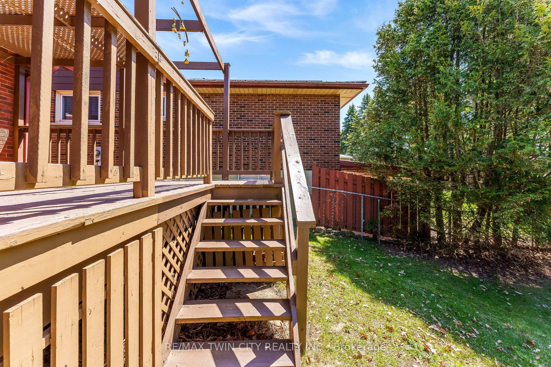 Photo 34 of 402 Lakeview Drive, Waterloo, Lakeshore Village — HOMEH