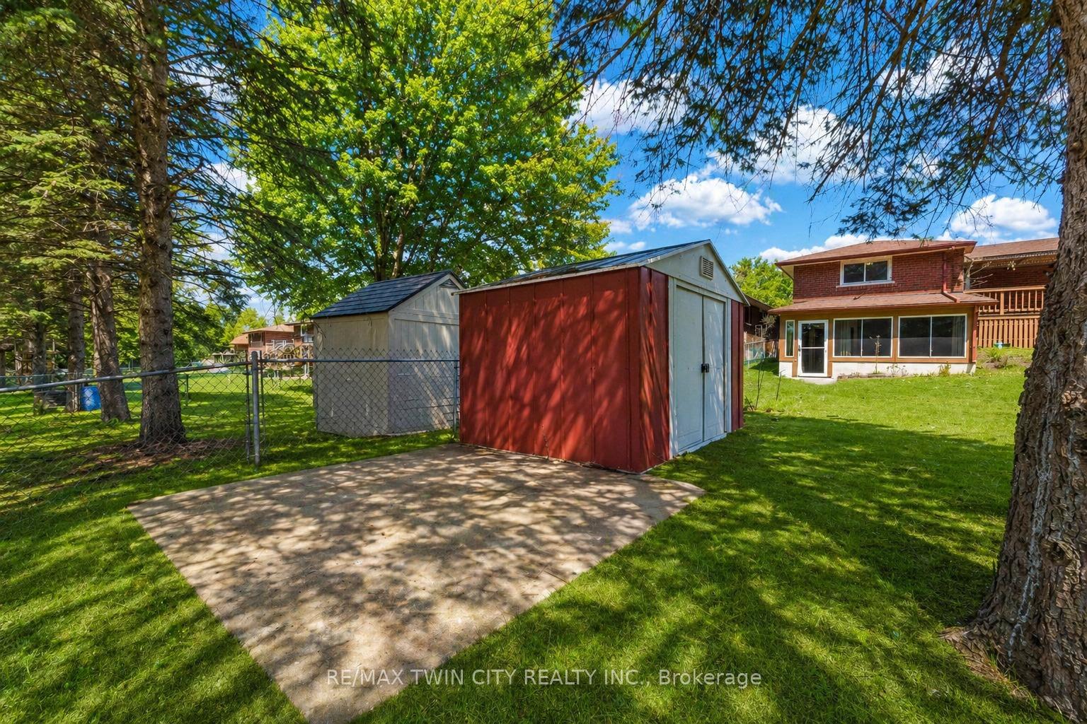 Photo 38 of 402 Lakeview Drive, Waterloo, Lakeshore Village — HOMEH