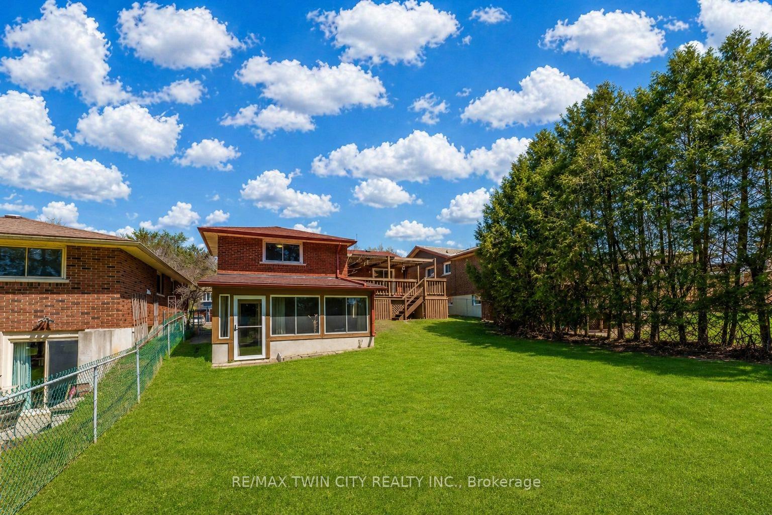 Photo 40 of 402 Lakeview Drive, Waterloo, Lakeshore Village — HOMEH