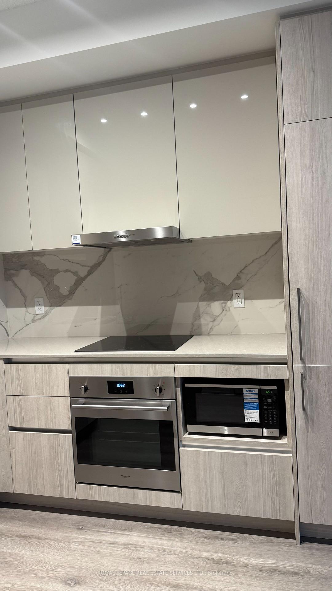 Photo 12 of Unit 5701, 225 Commerce Street, Vaughan, Vaughan Corporate Centre — HOMEH