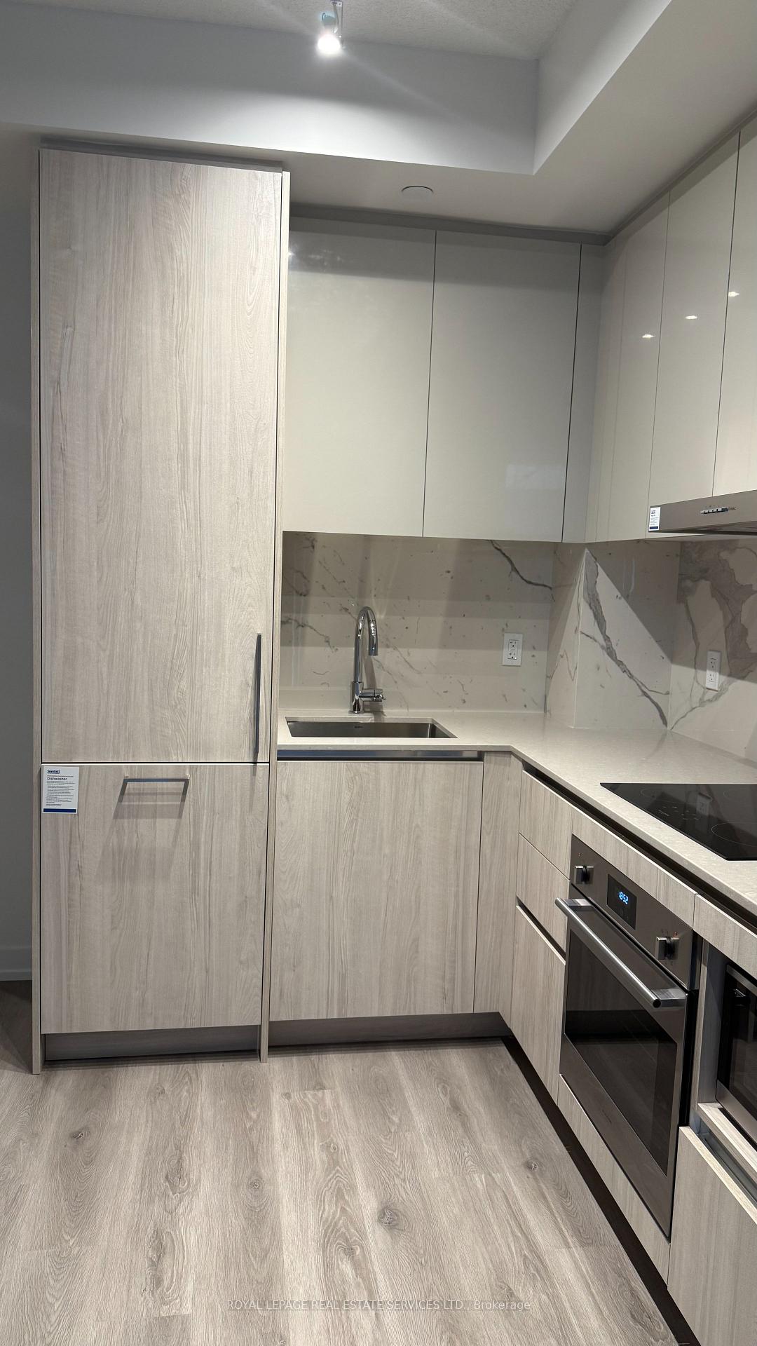 Photo 13 of Unit 5701, 225 Commerce Street, Vaughan, Vaughan Corporate Centre — HOMEH