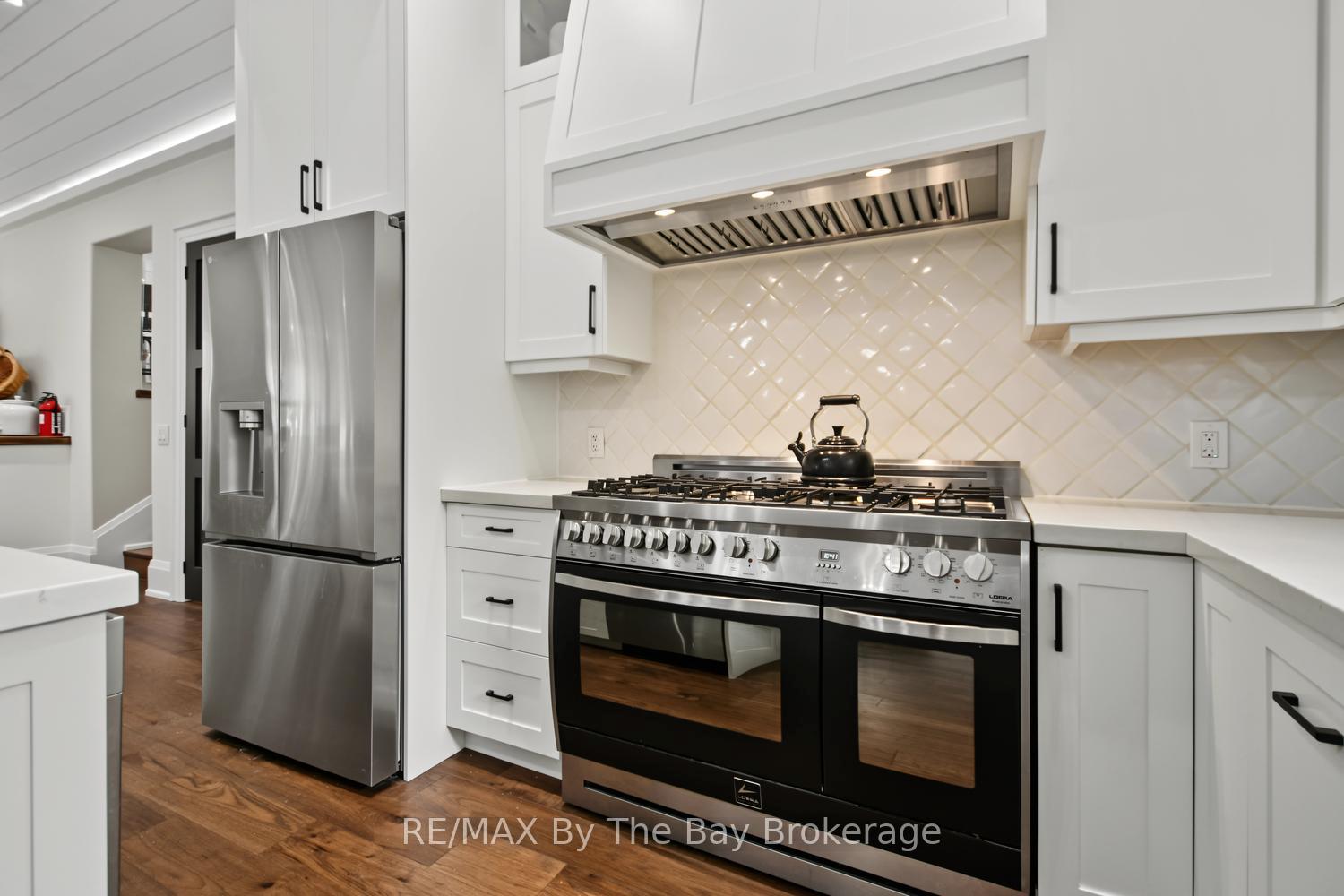 Photo 3 of 208 Thomas Street, Clearview, Stayner — HOMEH