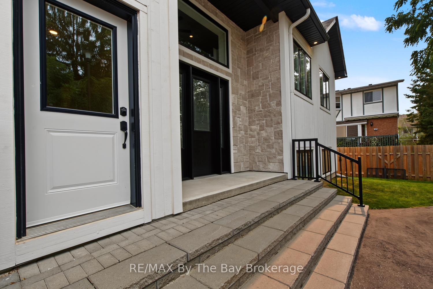 Photo 5 of 208 Thomas Street, Clearview, Stayner — HOMEH