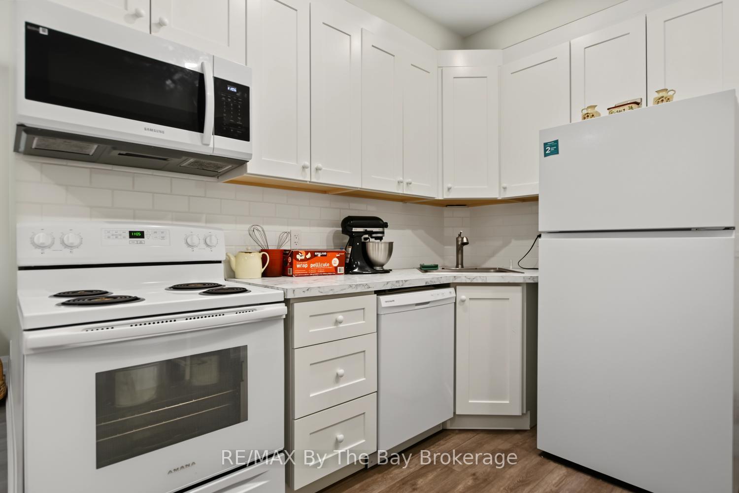 Photo 6 of 208 Thomas Street, Clearview, Stayner — HOMEH