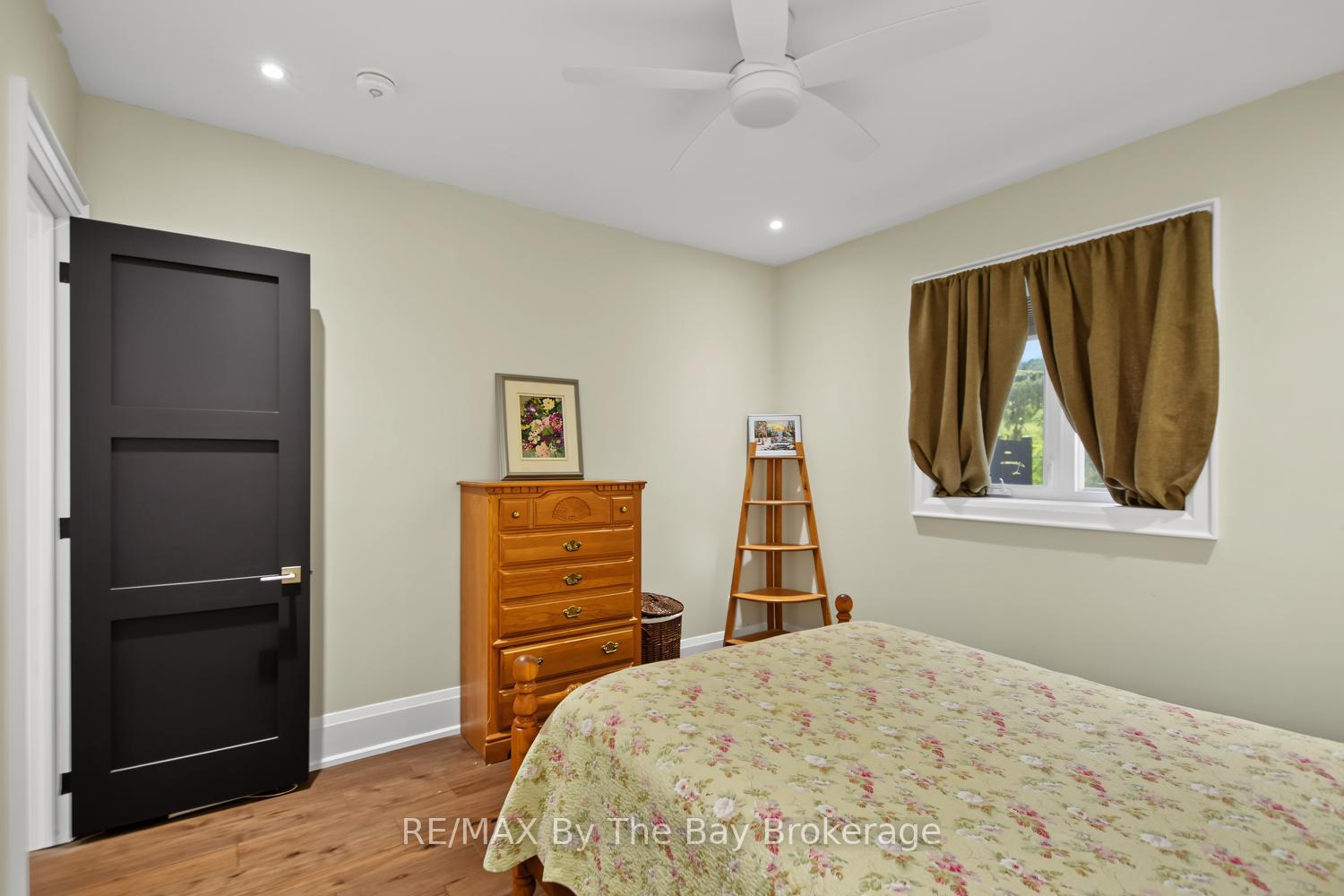 Photo 32 of 208 Thomas Street, Clearview, Stayner — HOMEH