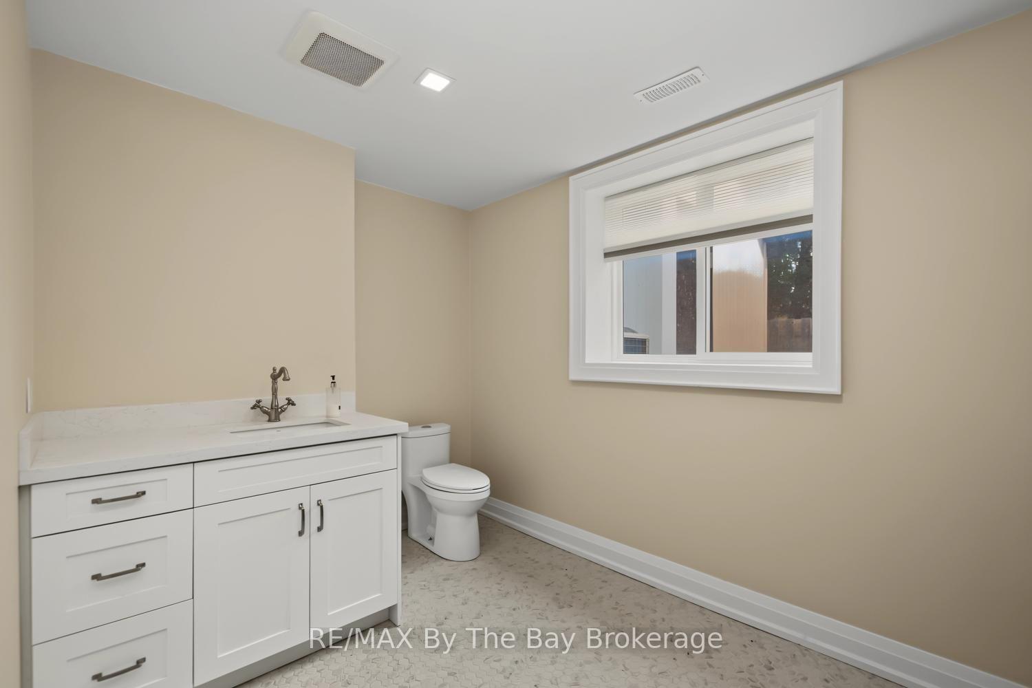 Photo 39 of 208 Thomas Street, Clearview, Stayner — HOMEH