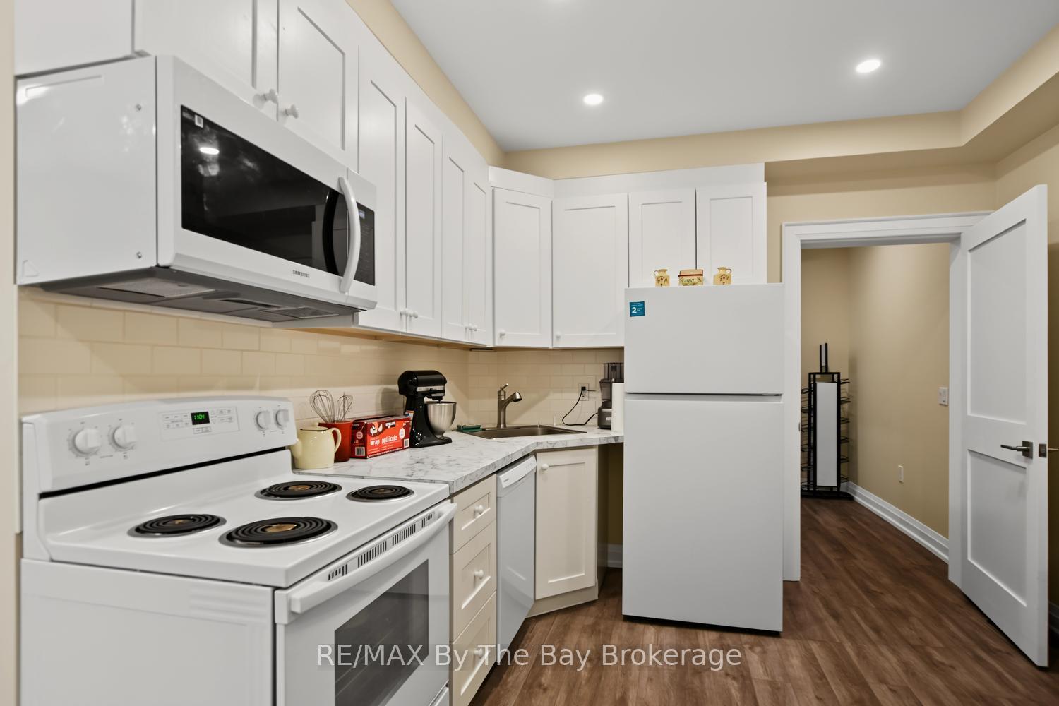 Photo 42 of 208 Thomas Street, Clearview, Stayner — HOMEH