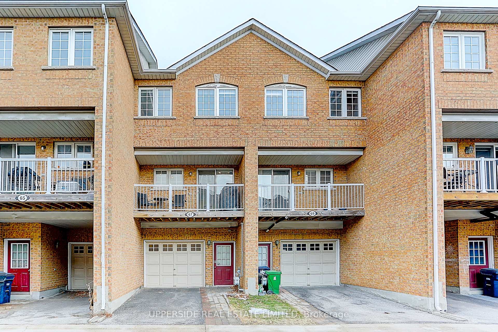 Photo 3 of 67 Birdstone Crescent, Toronto, Junction Area — HOMEH