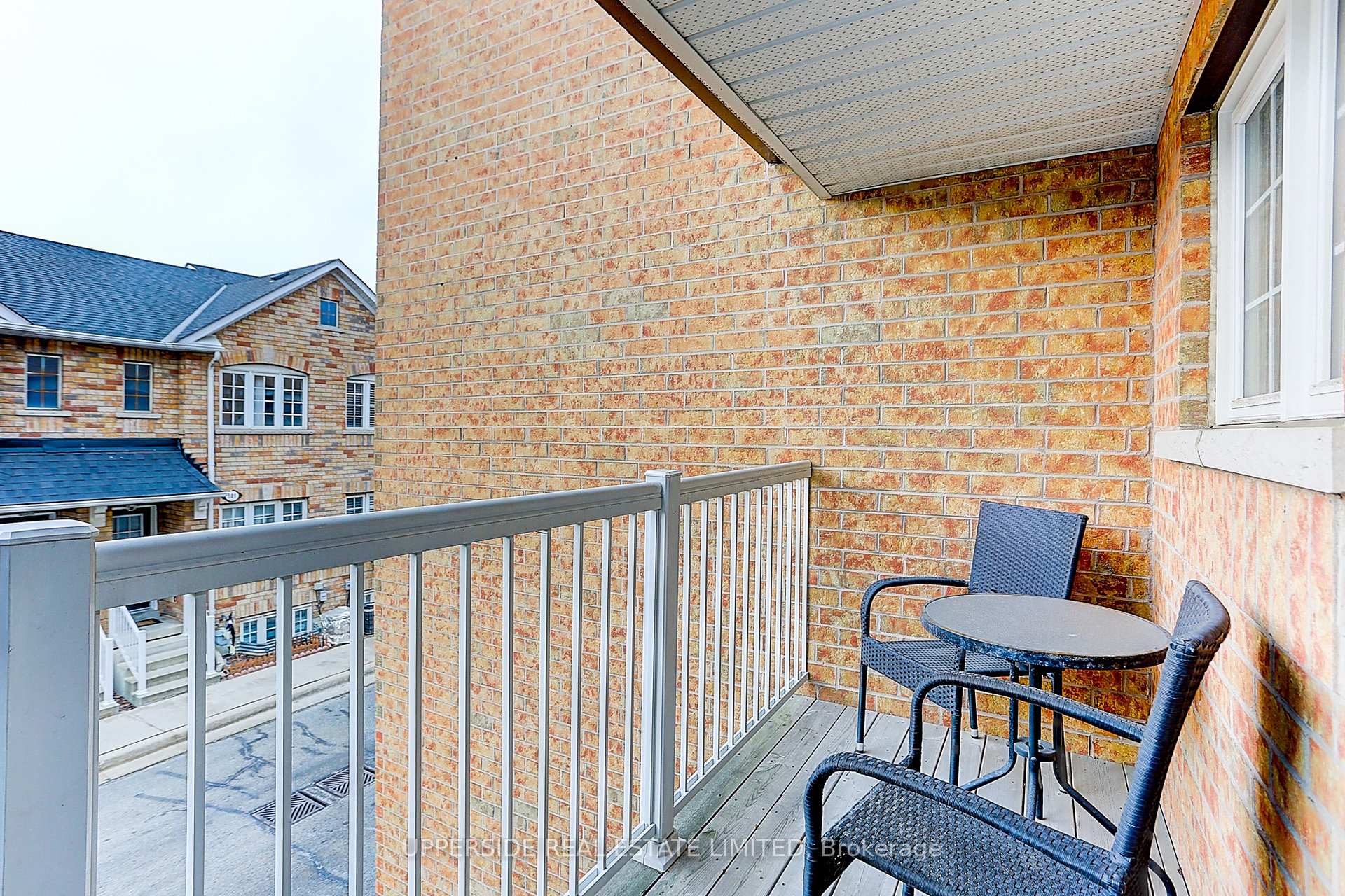 Photo 10 of 67 Birdstone Crescent, Toronto, Junction Area — HOMEH