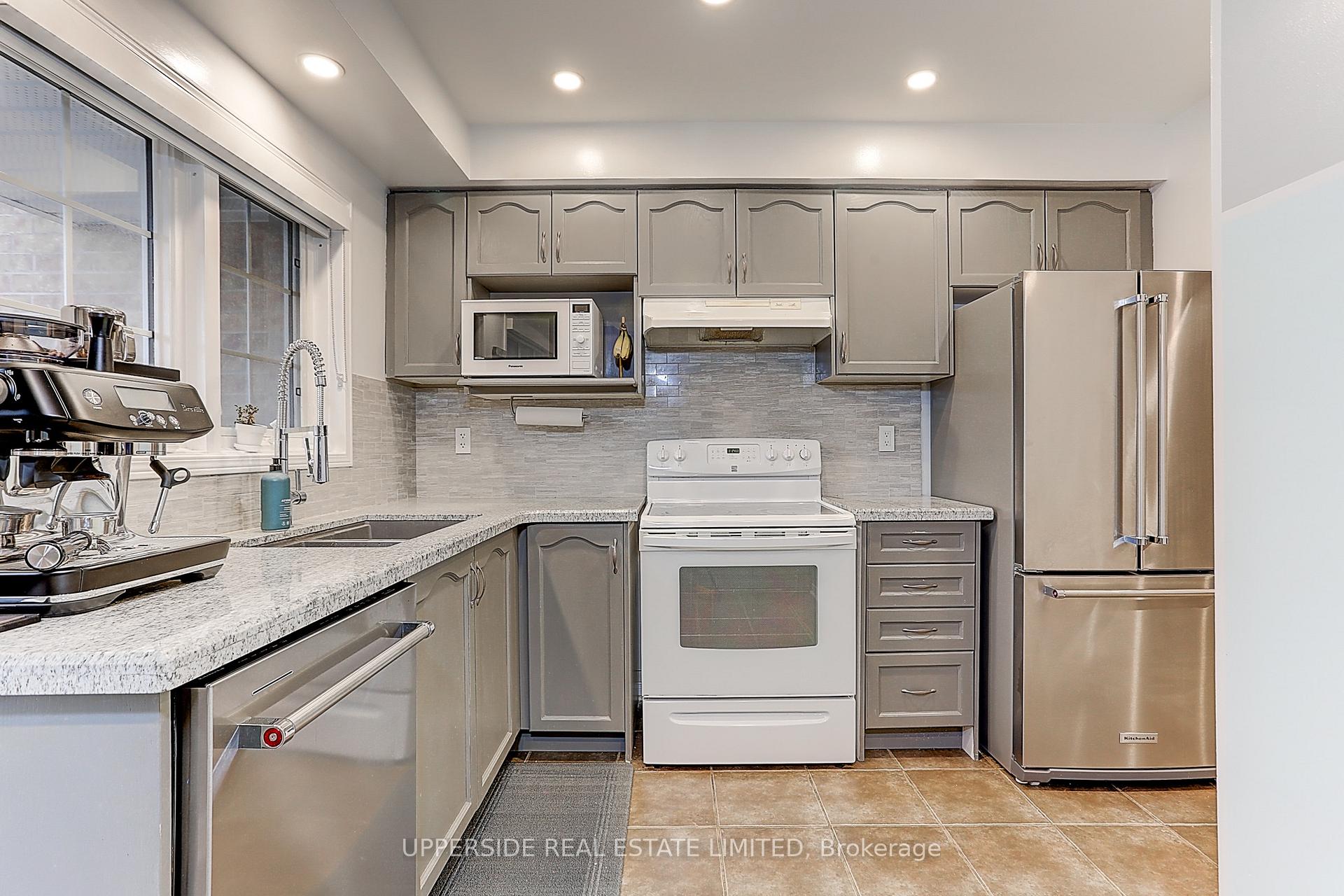 Photo 20 of 67 Birdstone Crescent, Toronto, Junction Area — HOMEH