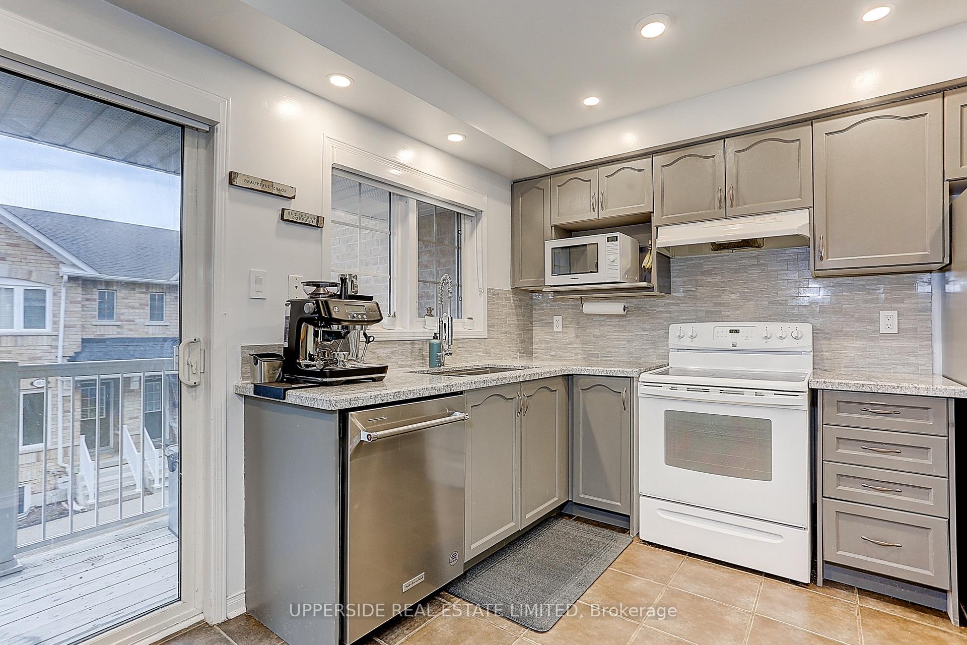 Photo 21 of 67 Birdstone Crescent, Toronto, Junction Area — HOMEH