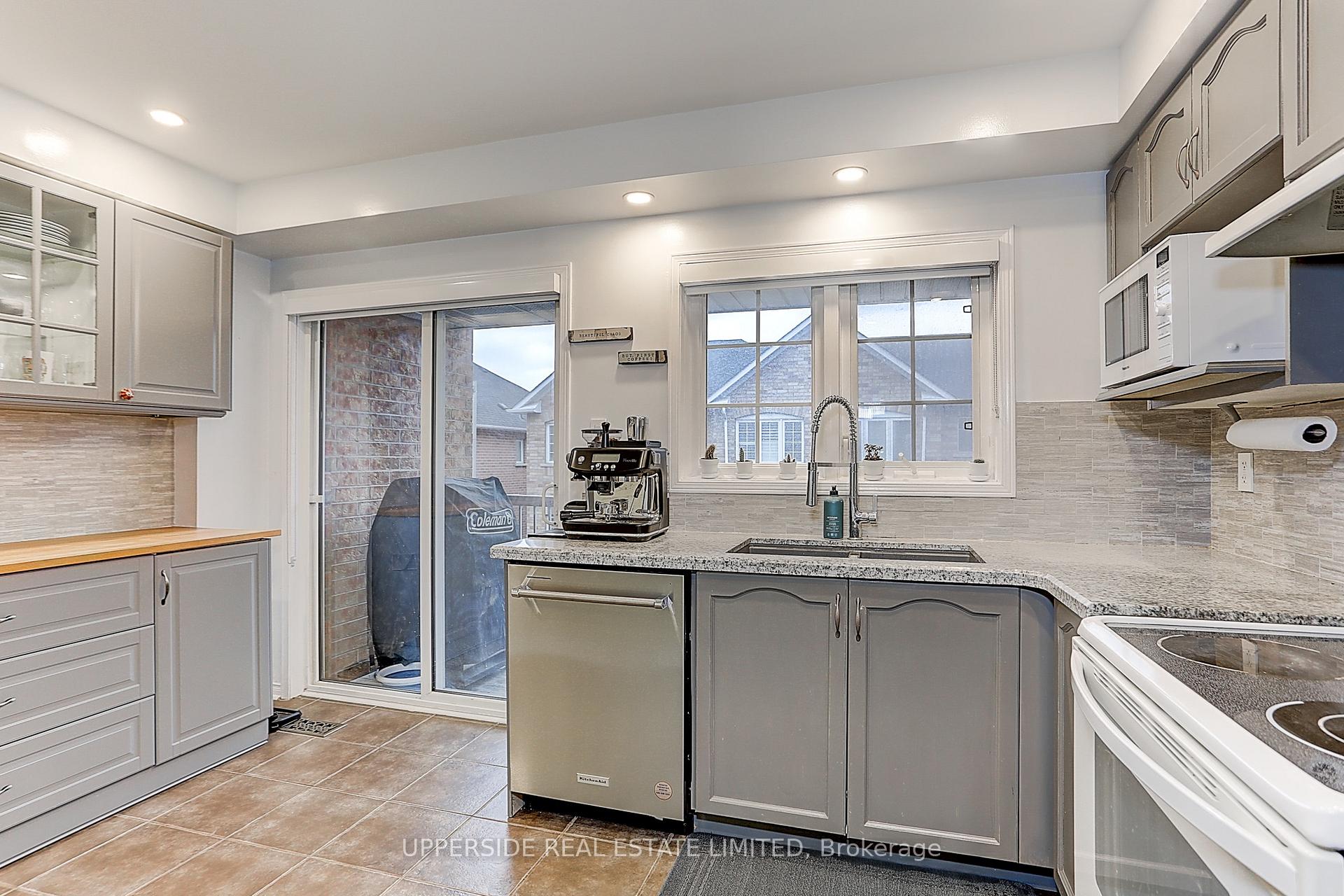 Photo 23 of 67 Birdstone Crescent, Toronto, Junction Area — HOMEH