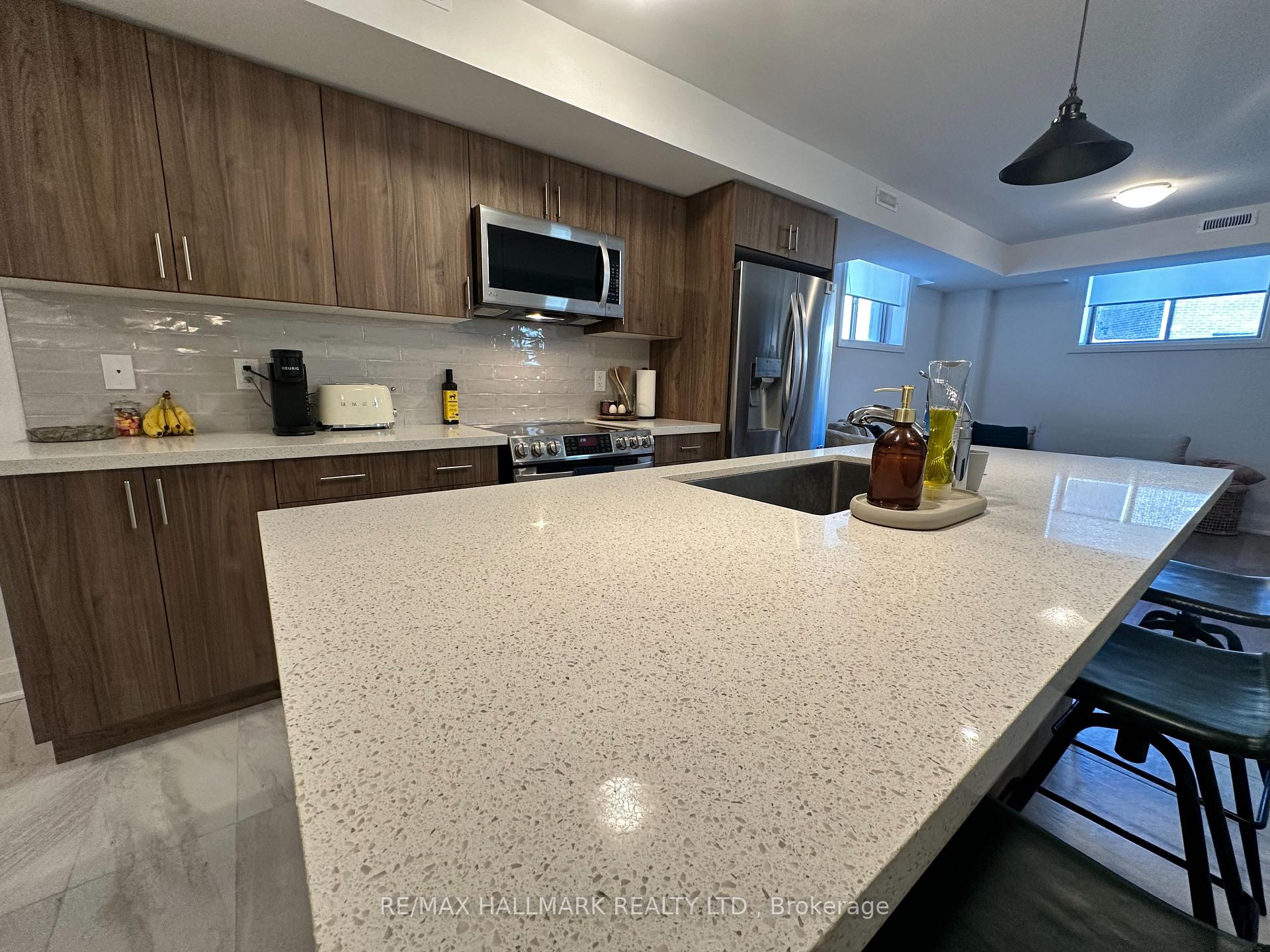 Photo 2 of Unit lower, 30 Barnyard Trail, Barrie, Rural Barrie Southeast — HOMEH