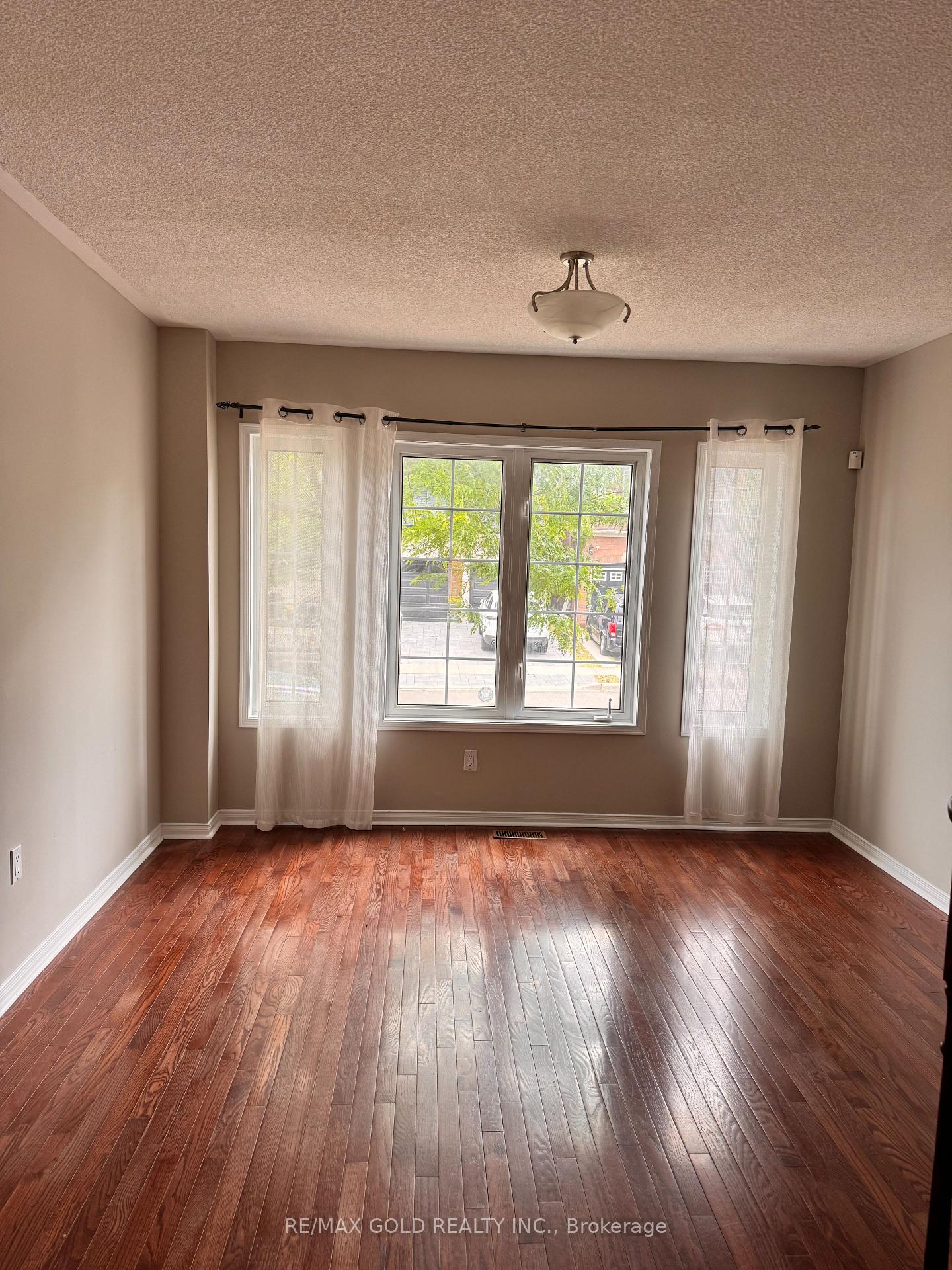 Photo 3 of 6 Nina Place, Brampton, Fletcher's Meadow — HOMEH