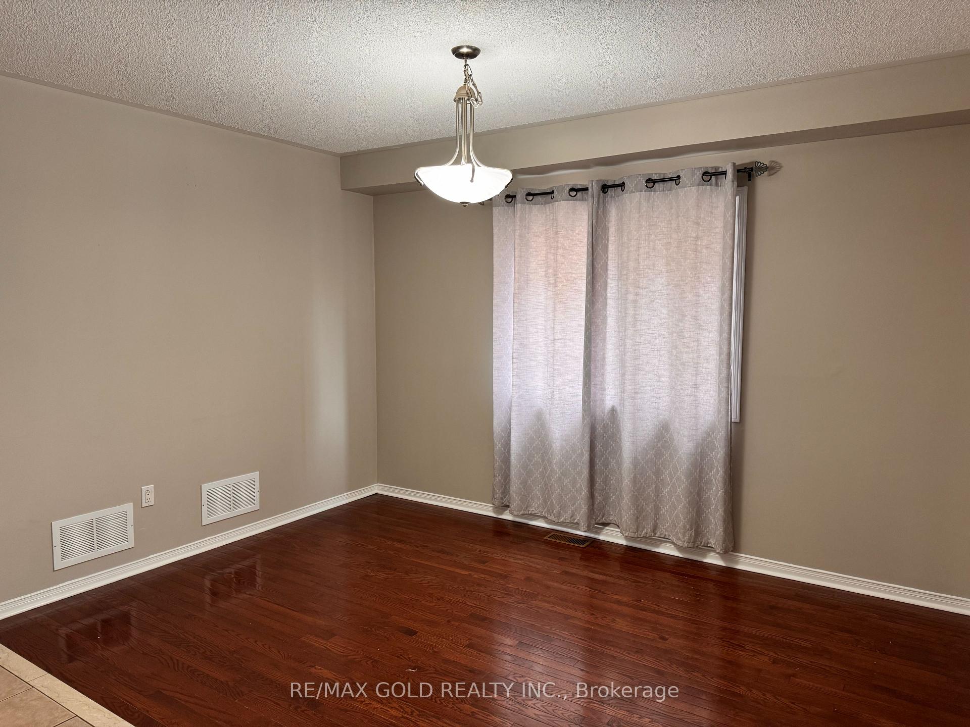 Photo 4 of 6 Nina Place, Brampton, Fletcher's Meadow — HOMEH