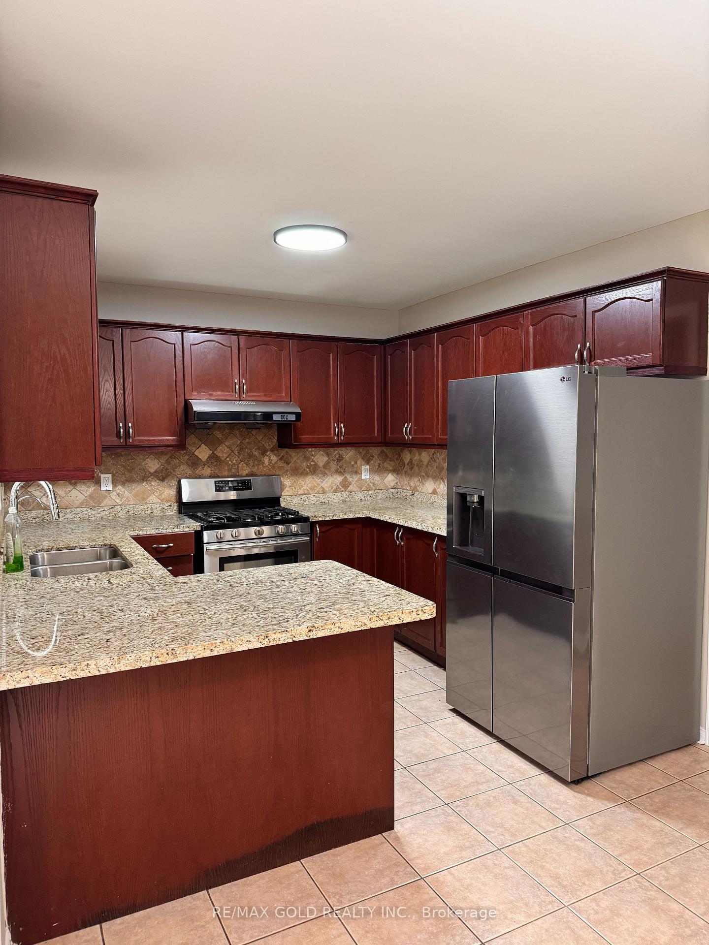 Photo 7 of 6 Nina Place, Brampton, Fletcher's Meadow — HOMEH