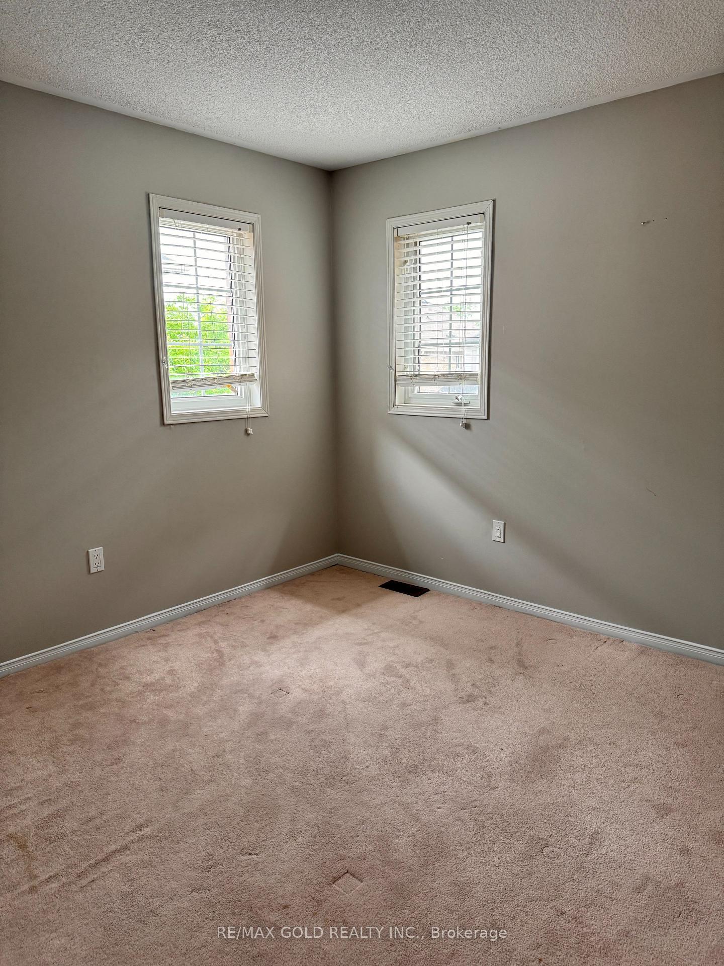 Photo 15 of 6 Nina Place, Brampton, Fletcher's Meadow — HOMEH