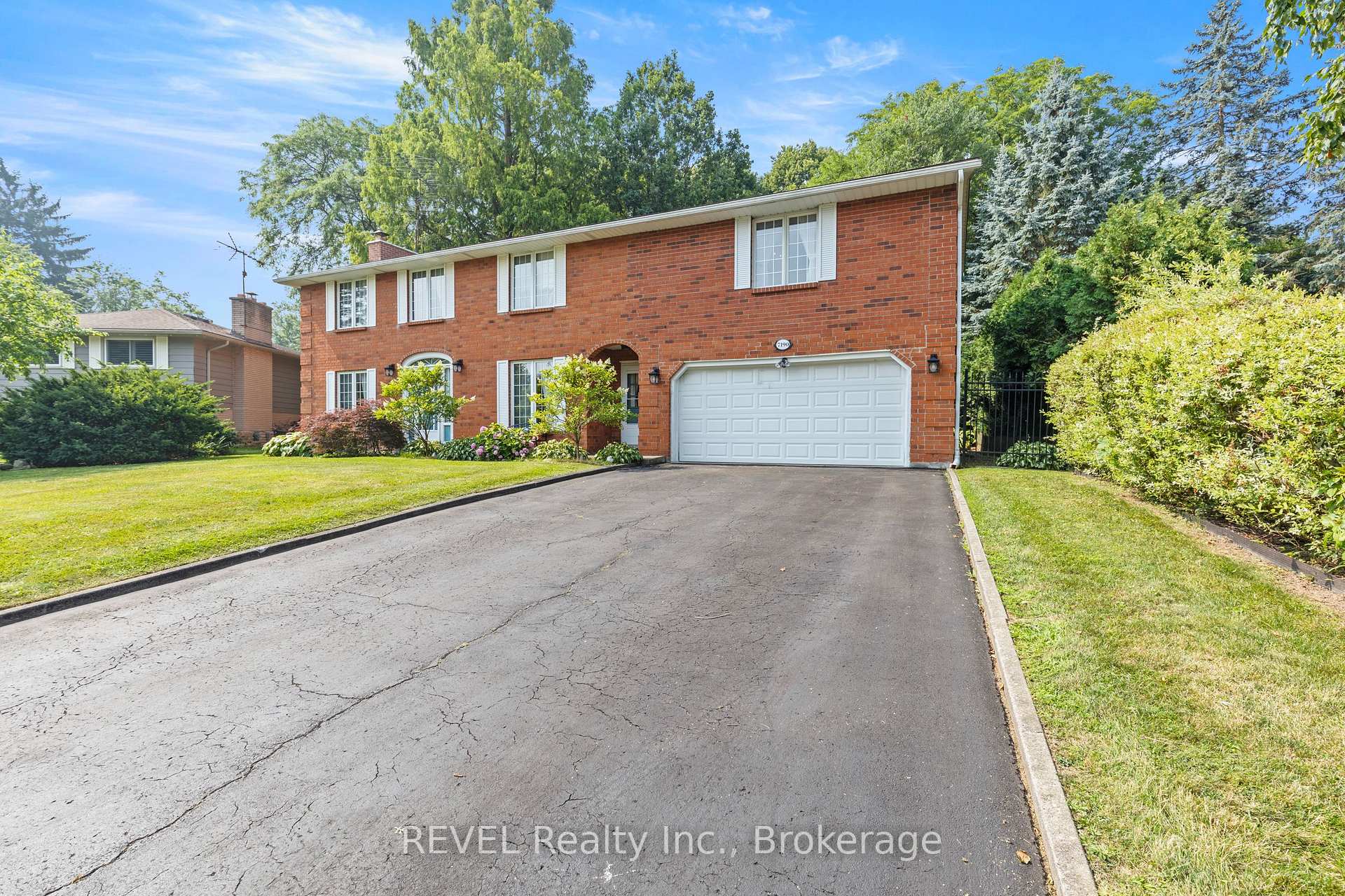 Photo 2 of 7190 Waterloo Drive, Niagara Falls, Casey — HOMEH