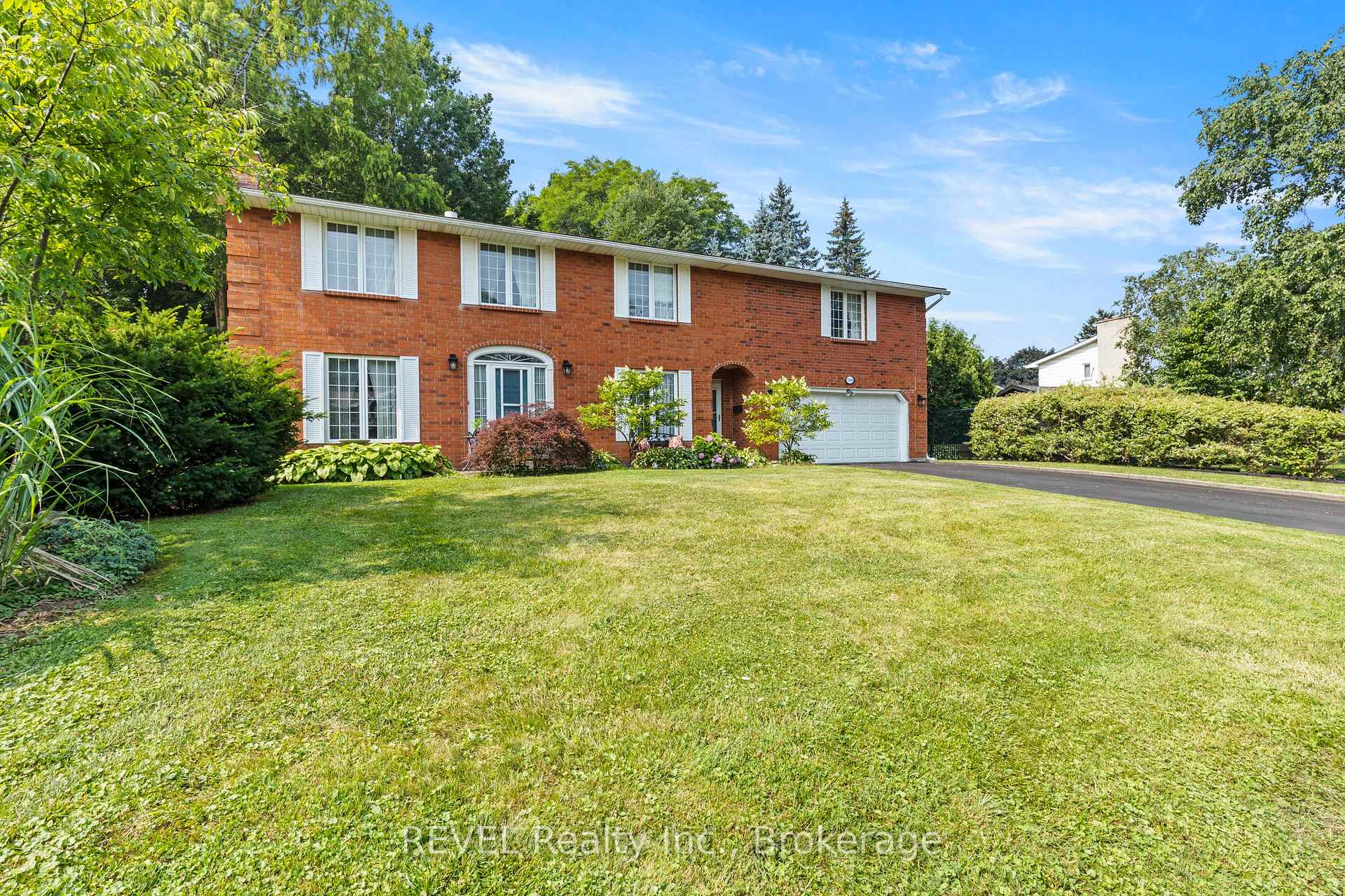 Photo 3 of 7190 Waterloo Drive, Niagara Falls, Casey — HOMEH