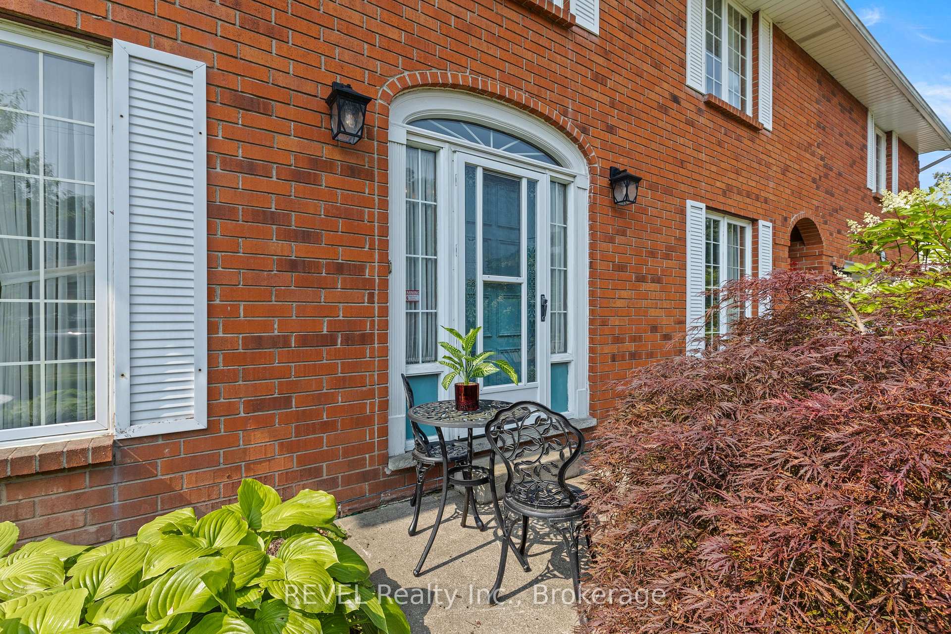 Photo 4 of 7190 Waterloo Drive, Niagara Falls, Casey — HOMEH