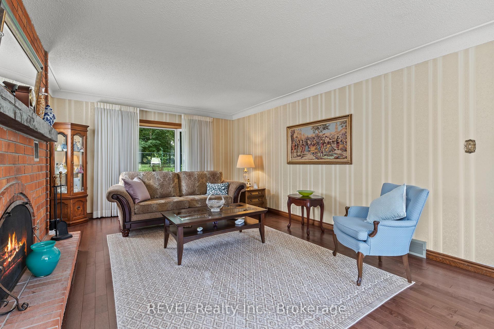 Photo 8 of 7190 Waterloo Drive, Niagara Falls, Casey — HOMEH