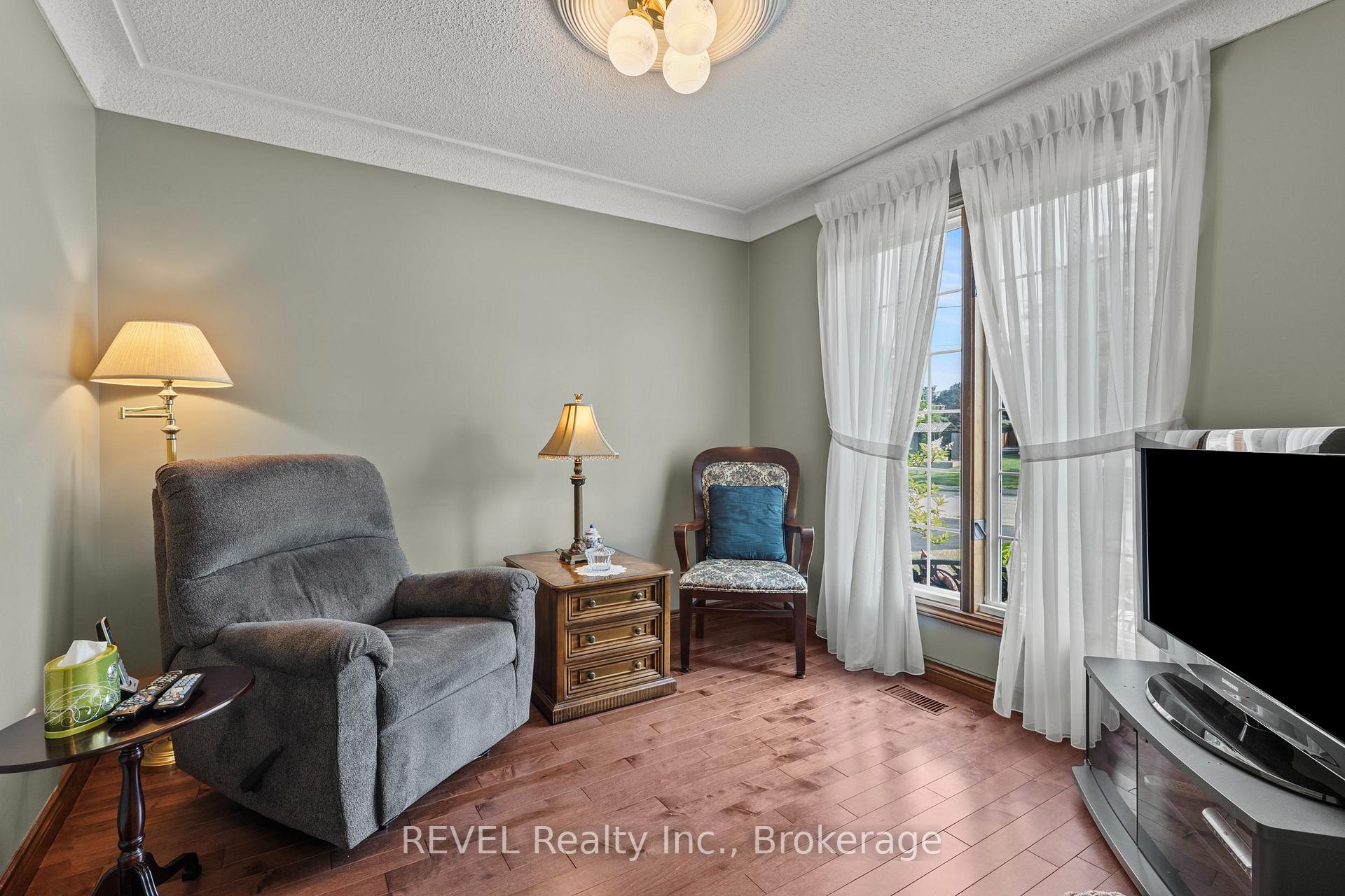 Photo 11 of 7190 Waterloo Drive, Niagara Falls, Casey — HOMEH