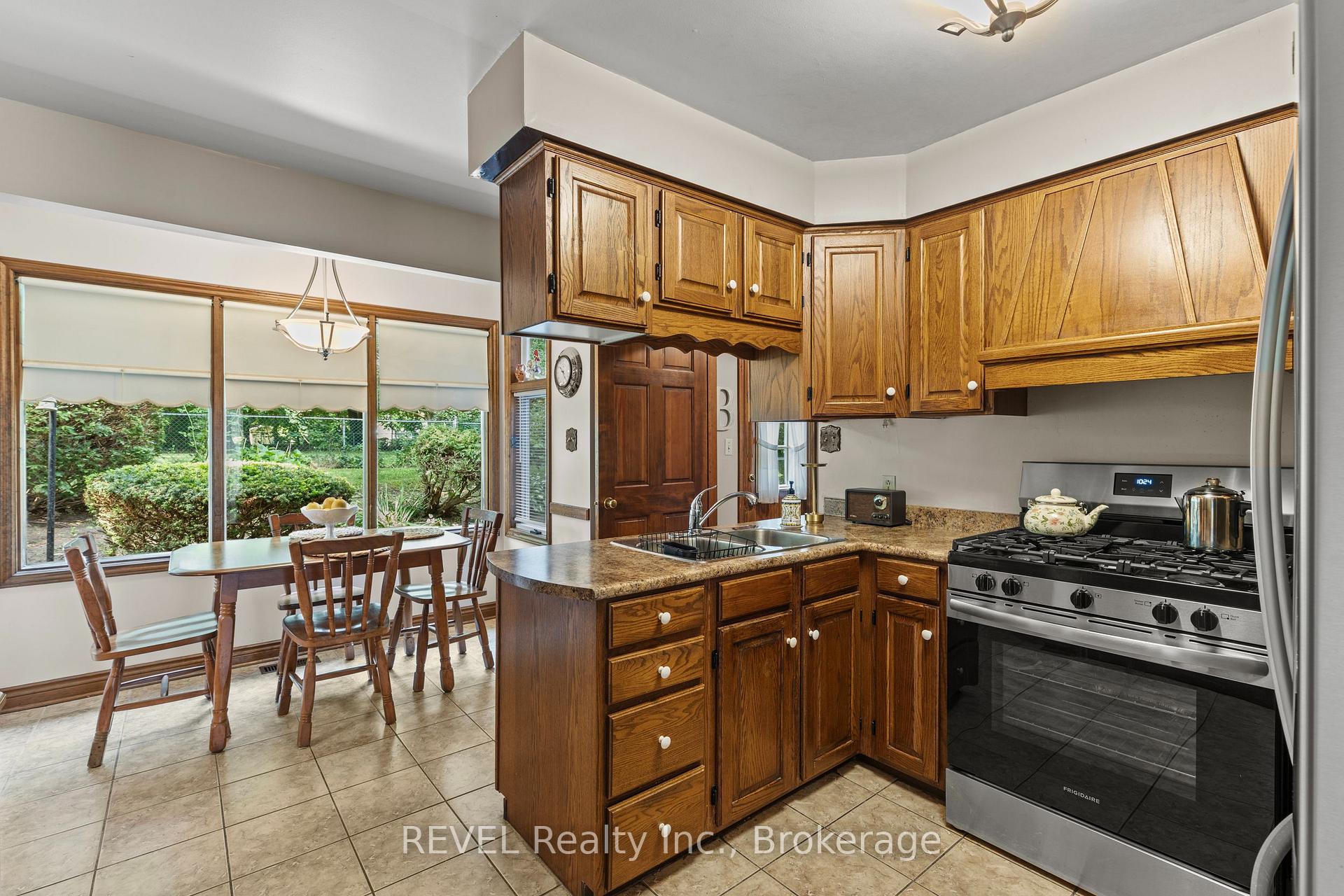 Photo 13 of 7190 Waterloo Drive, Niagara Falls, Casey — HOMEH