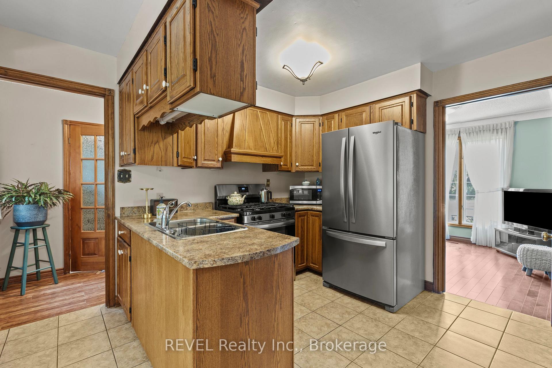 Photo 14 of 7190 Waterloo Drive, Niagara Falls, Casey — HOMEH