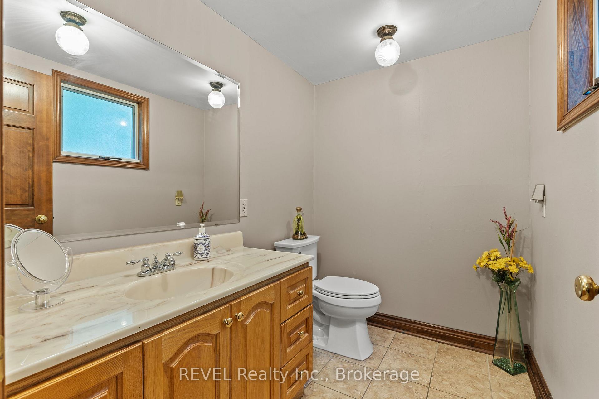 Photo 16 of 7190 Waterloo Drive, Niagara Falls, Casey — HOMEH