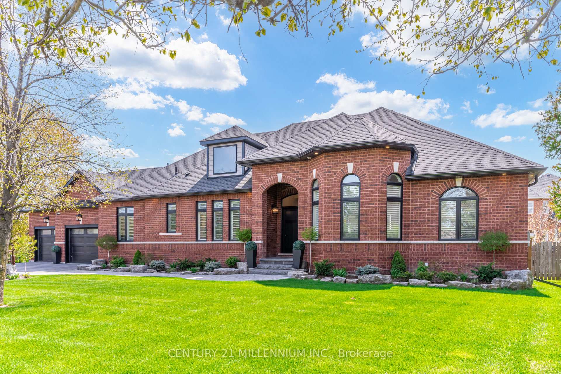 Photo 3 of 15 Bimmer Place, Brampton, Snelgrove — HOMEH
