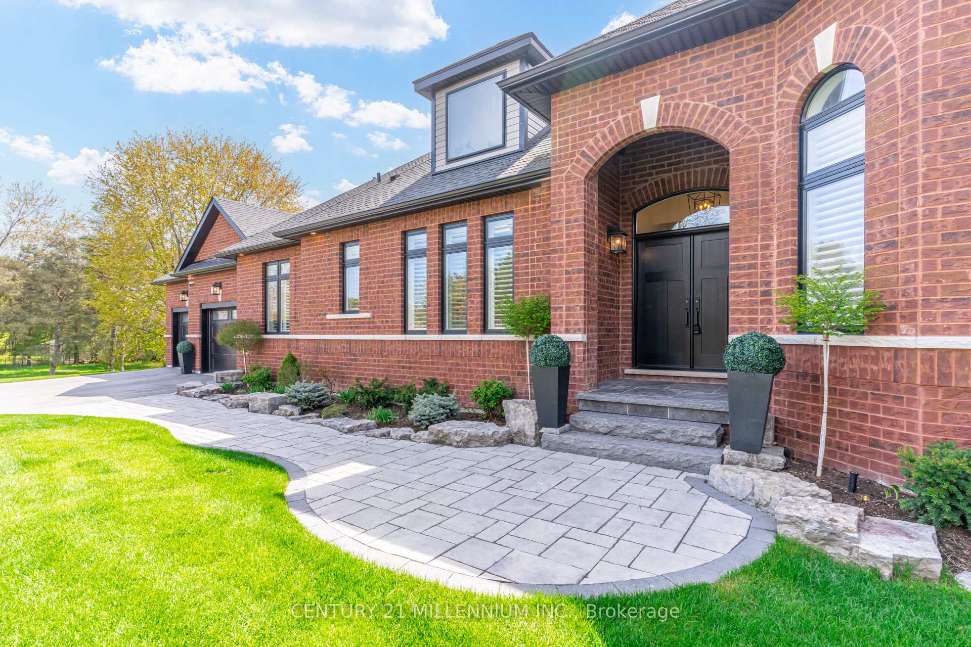 Photo 5 of 15 Bimmer Place, Brampton, Snelgrove — HOMEH