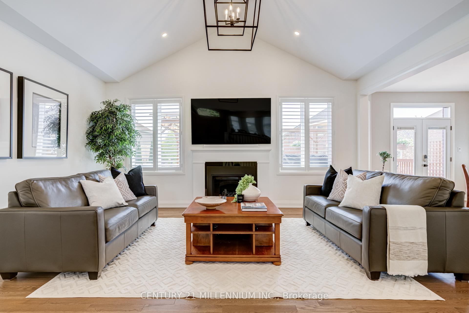 Photo 9 of 15 Bimmer Place, Brampton, Snelgrove — HOMEH