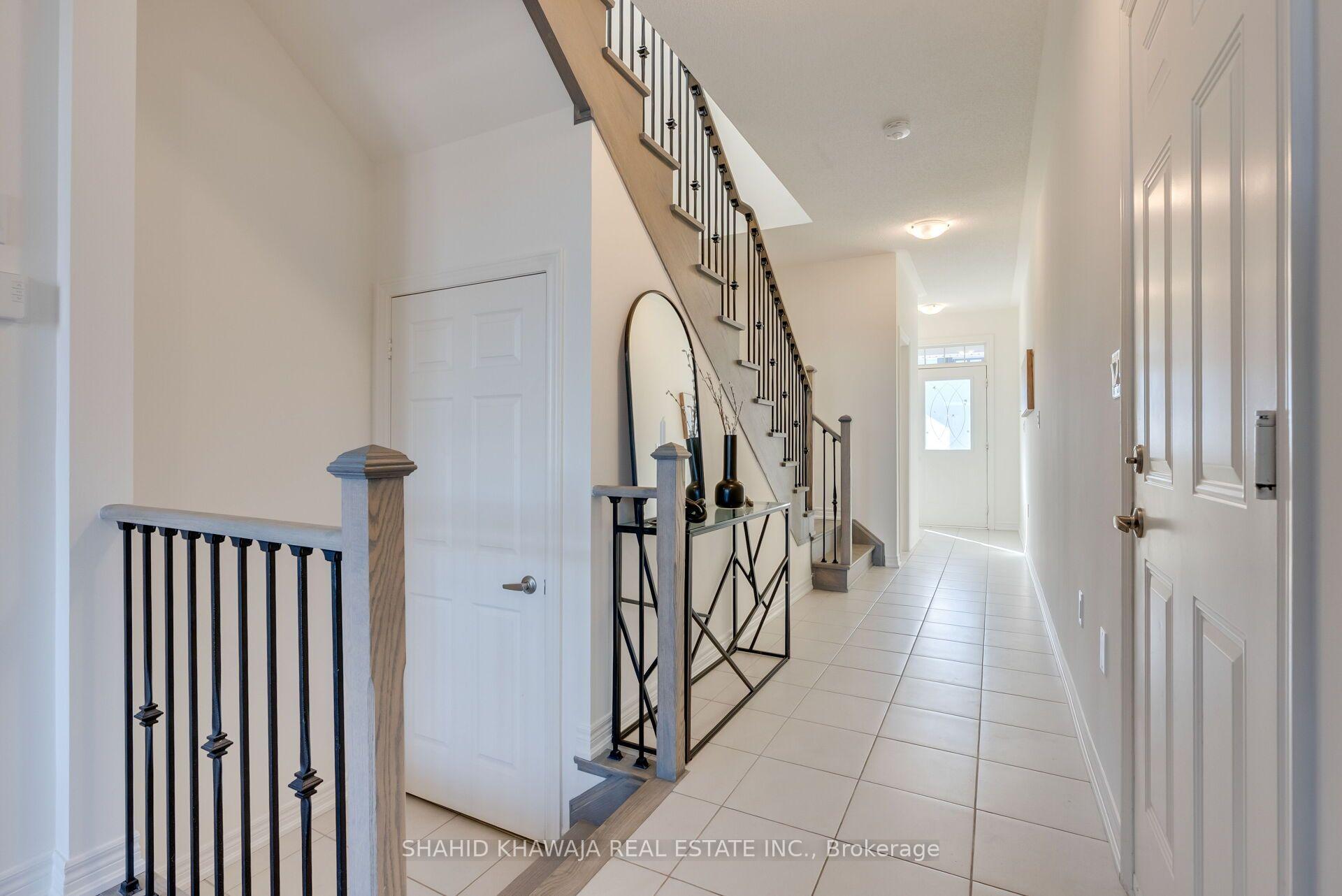 Photo 5 of 62 Holcomb Terrace, Hamilton, Waterdown — HOMEH