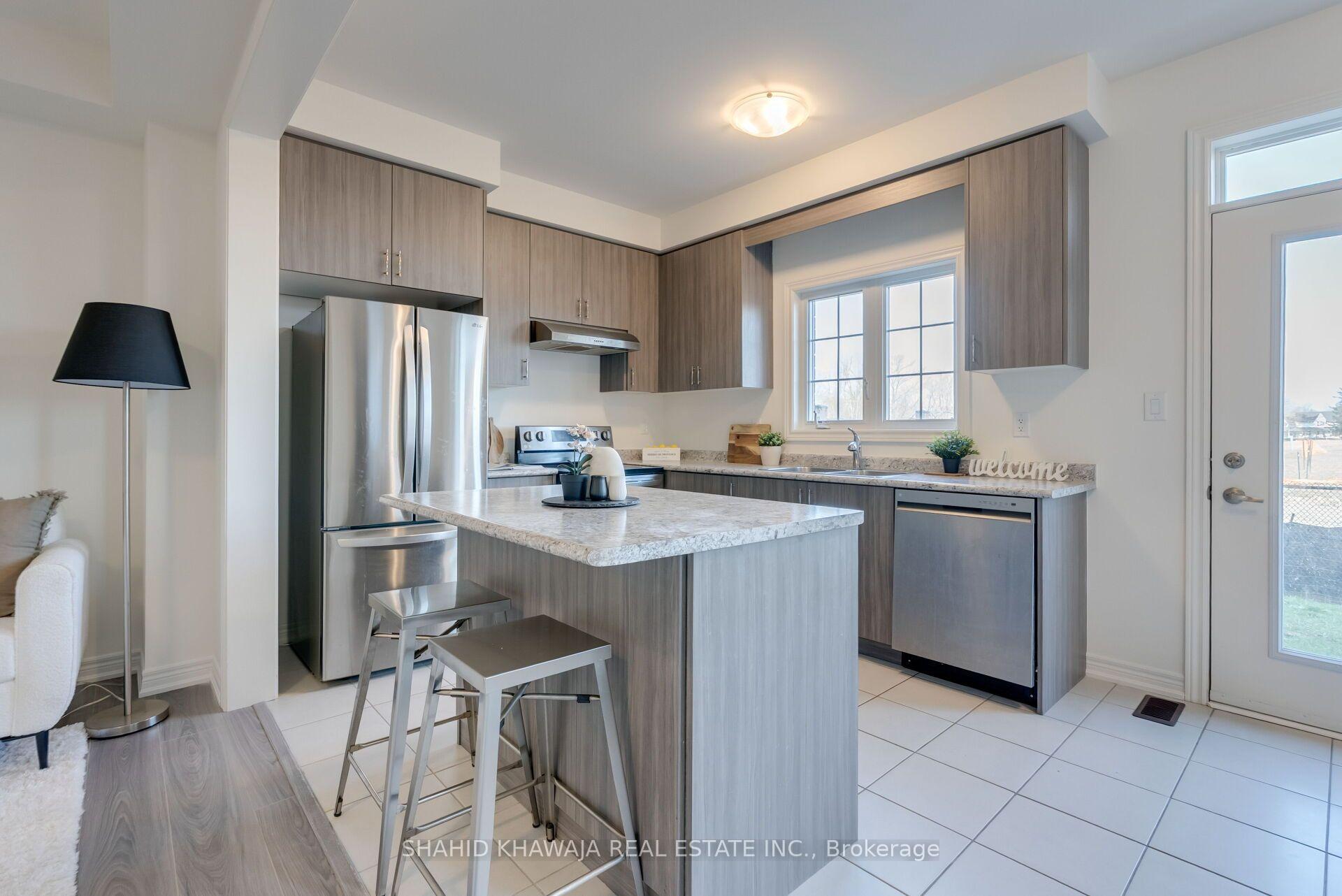 Photo 9 of 62 Holcomb Terrace, Hamilton, Waterdown — HOMEH
