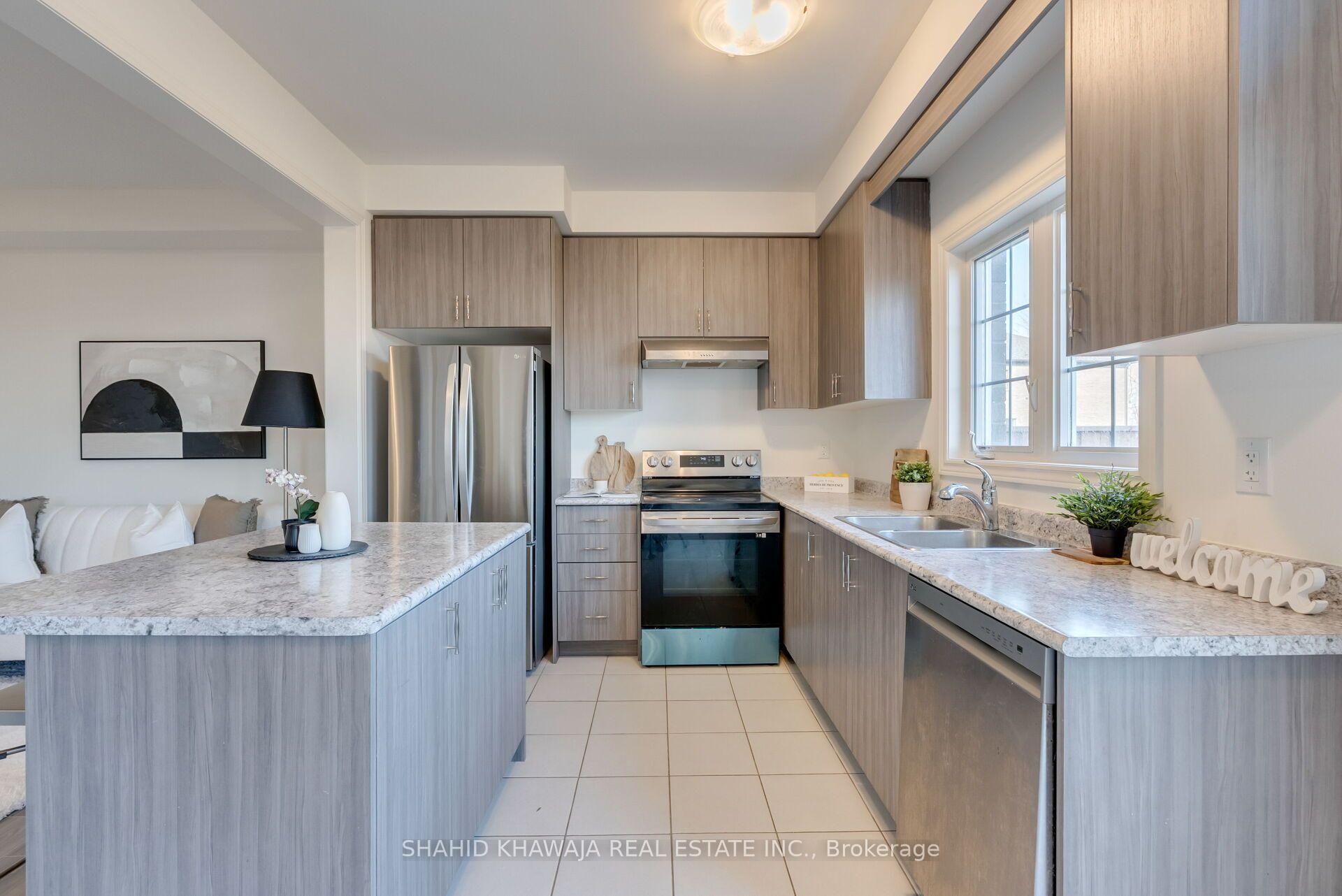 Photo 10 of 62 Holcomb Terrace, Hamilton, Waterdown — HOMEH