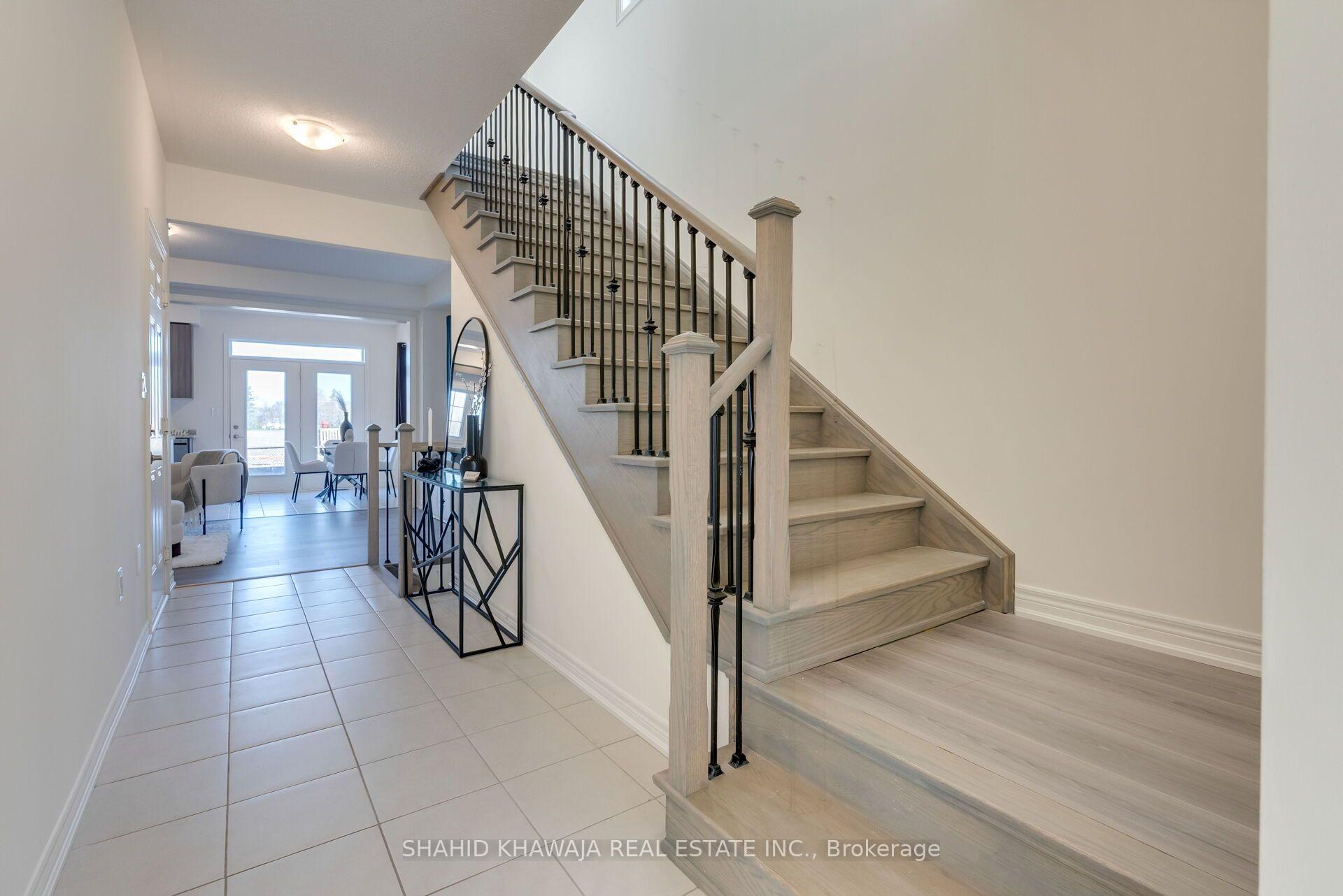 Photo 15 of 62 Holcomb Terrace, Hamilton, Waterdown — HOMEH