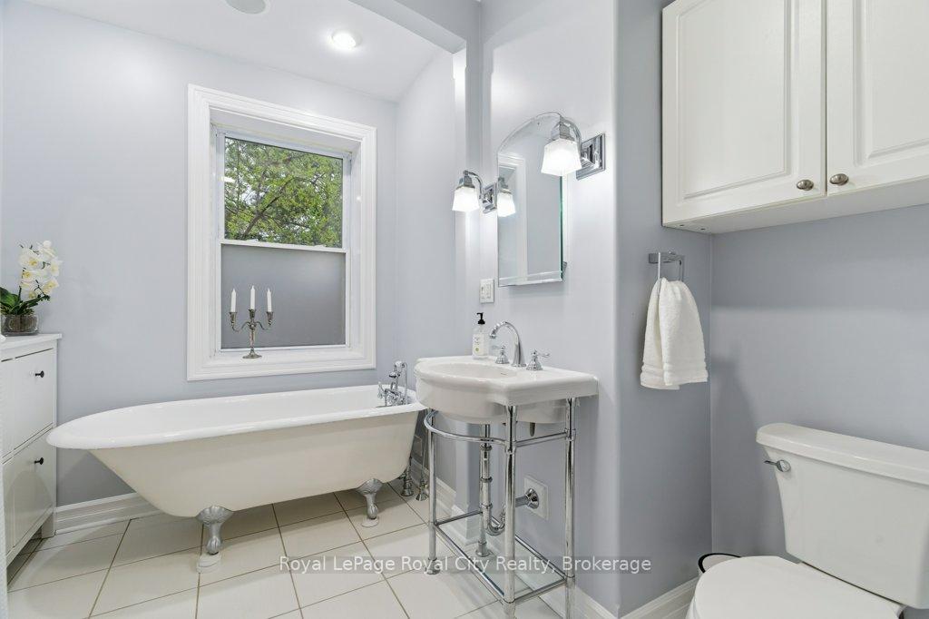 Photo 18 of 554 Woolwich Street, Guelph, Exhibition Park — HOMEH