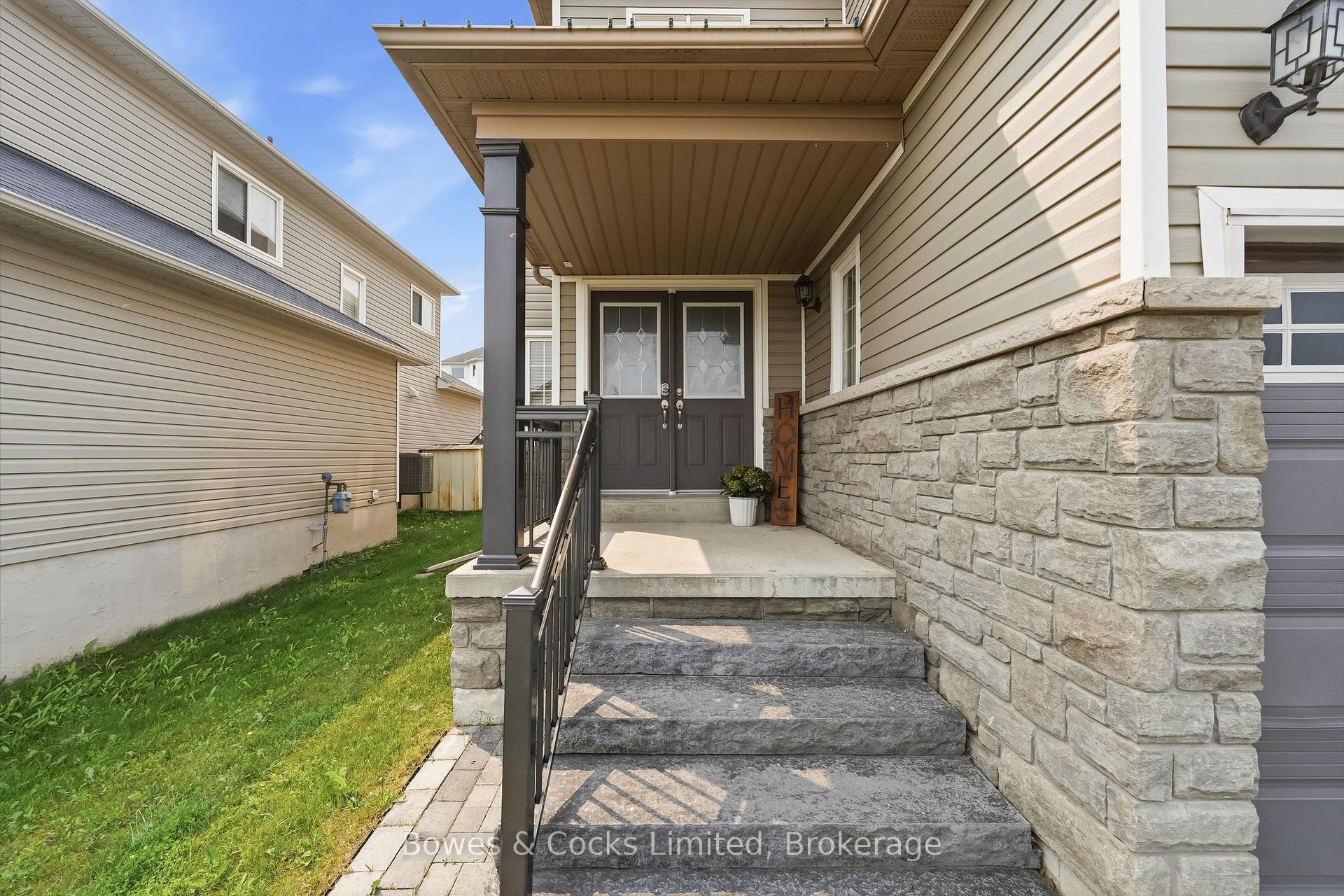 Photo 3 of 700 Tully Crescent, Peterborough, Monaghan Ward 2 — HOMEH