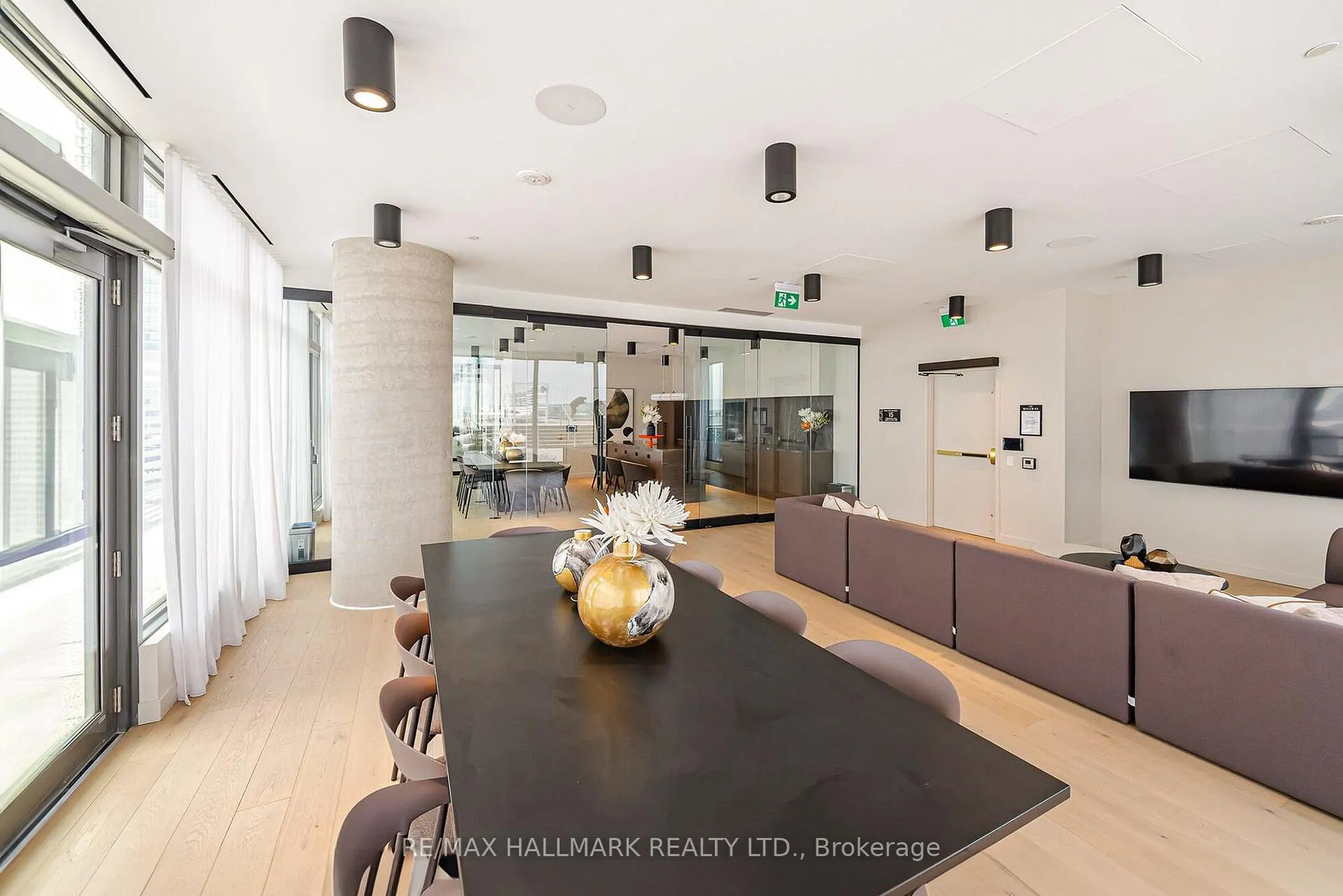 Photo 26 of Unit 311, 1000 Portage Parkway E, Vaughan, Vaughan Corporate Centre — HOMEH