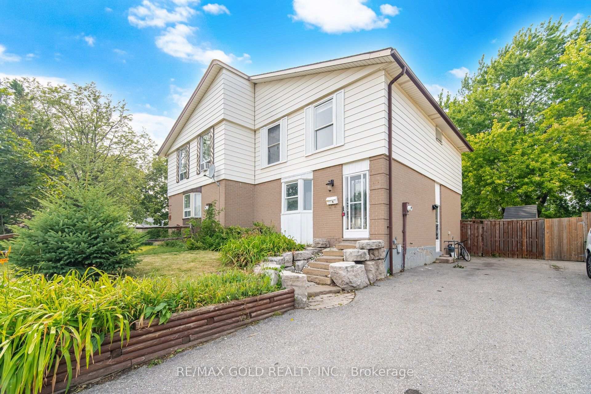 Photo 1 of 16 Crawford Drive, Brampton, Madoc — HOMEH