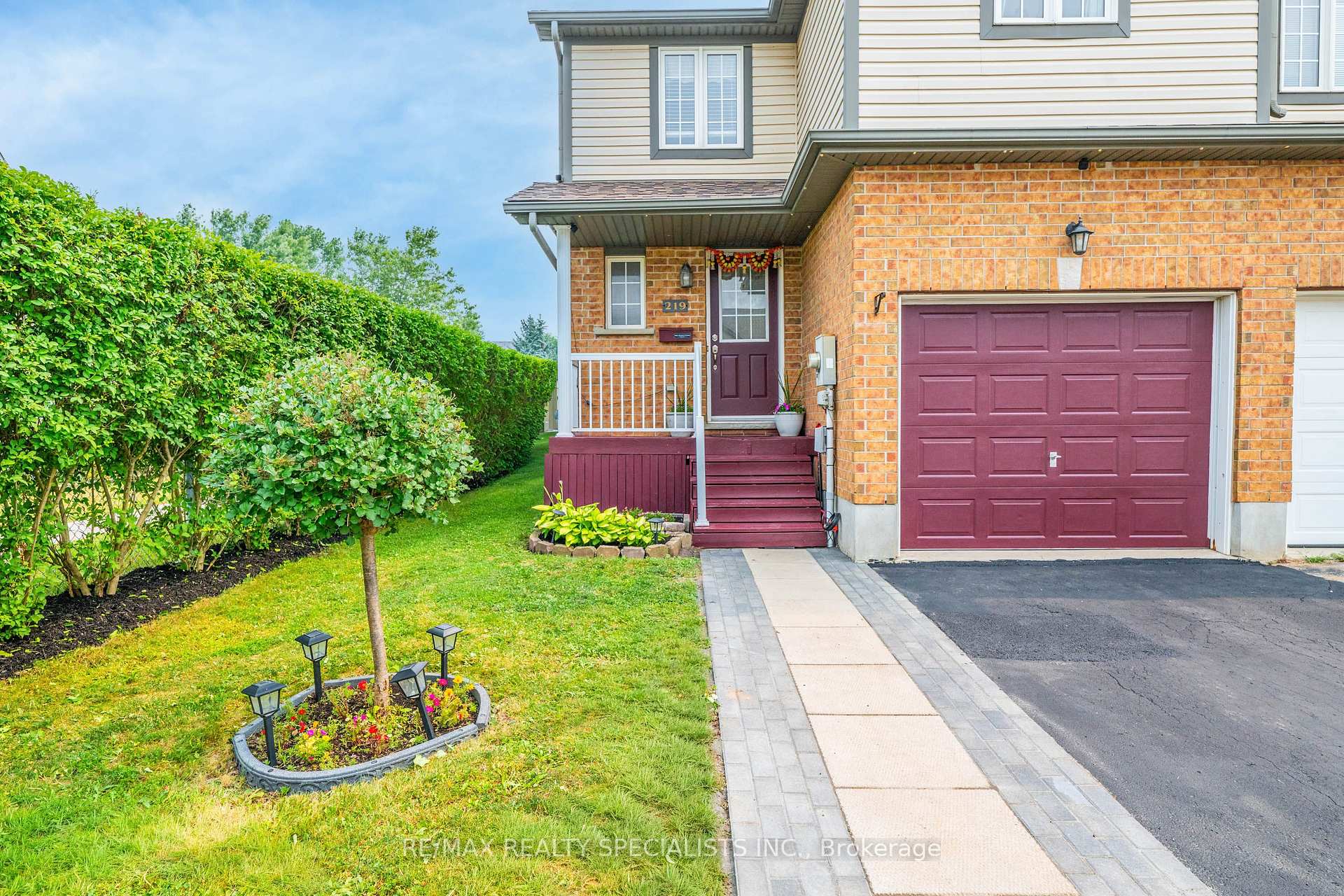 Photo 2 of 219 Prosperity Drive, Kitchener, Larentian West — HOMEH